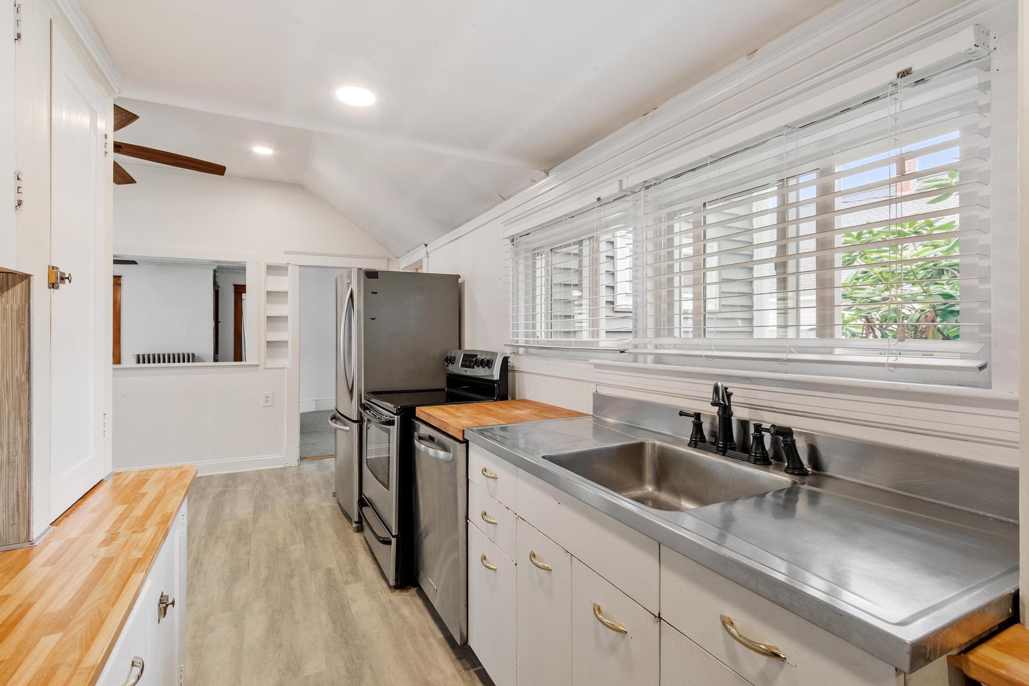 98 Vine St, Nashua, NH 03060