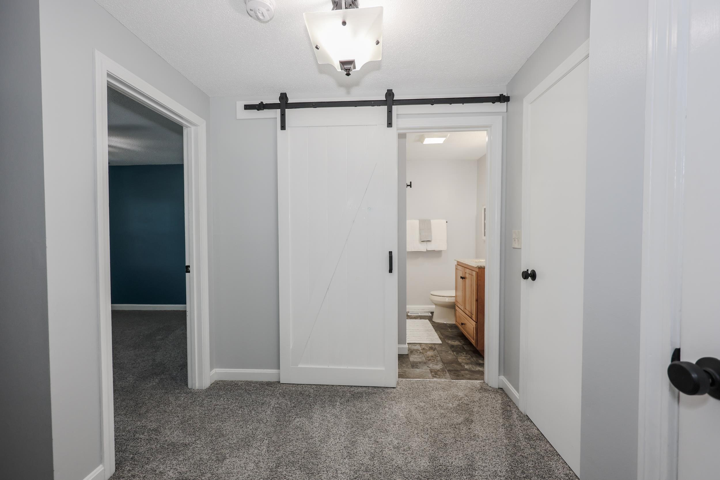 105 Elmwood Dr, Hudson, NH 03051