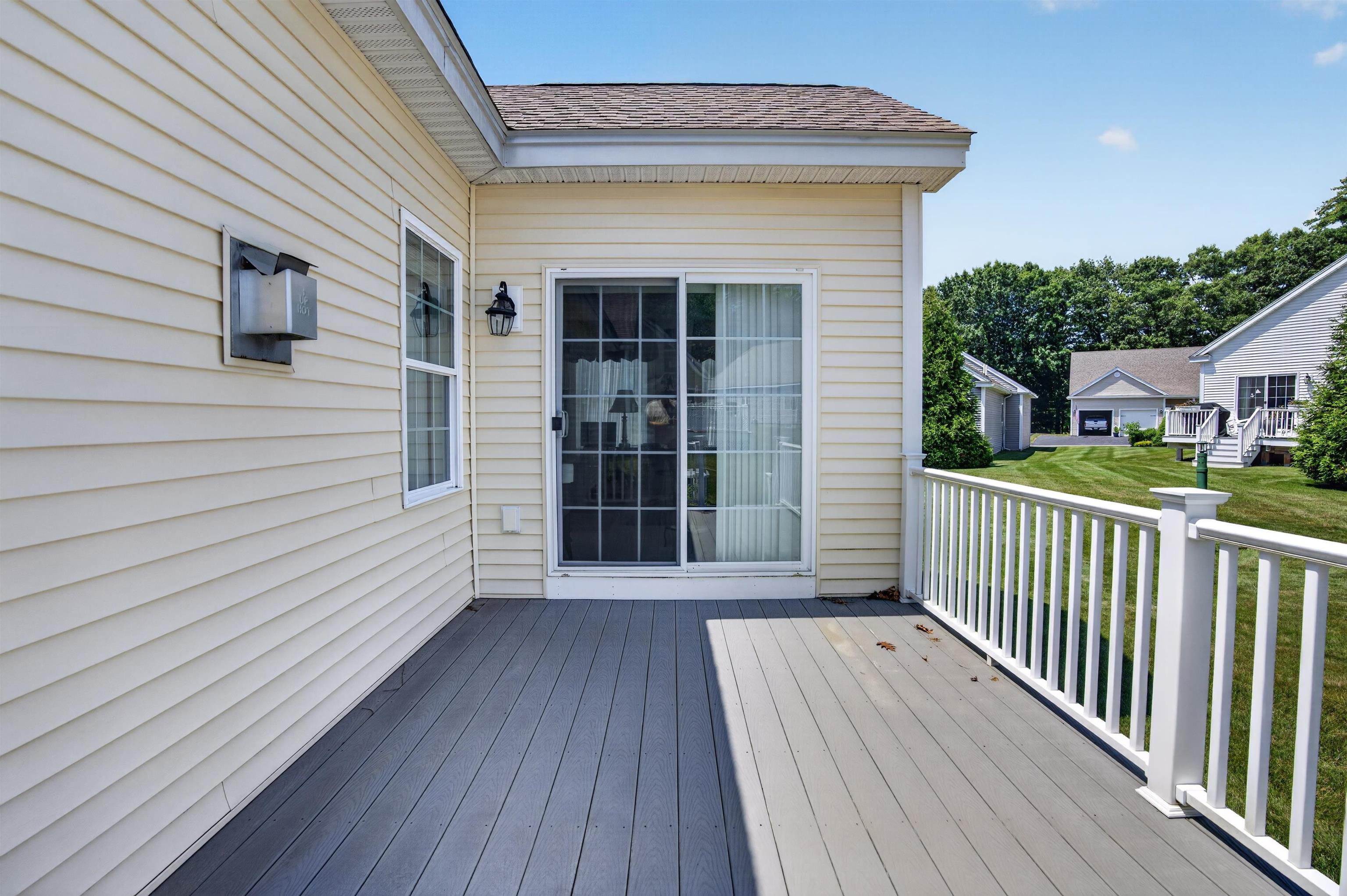 28 Torrey Pines Cir, Plaistow, NH 03865