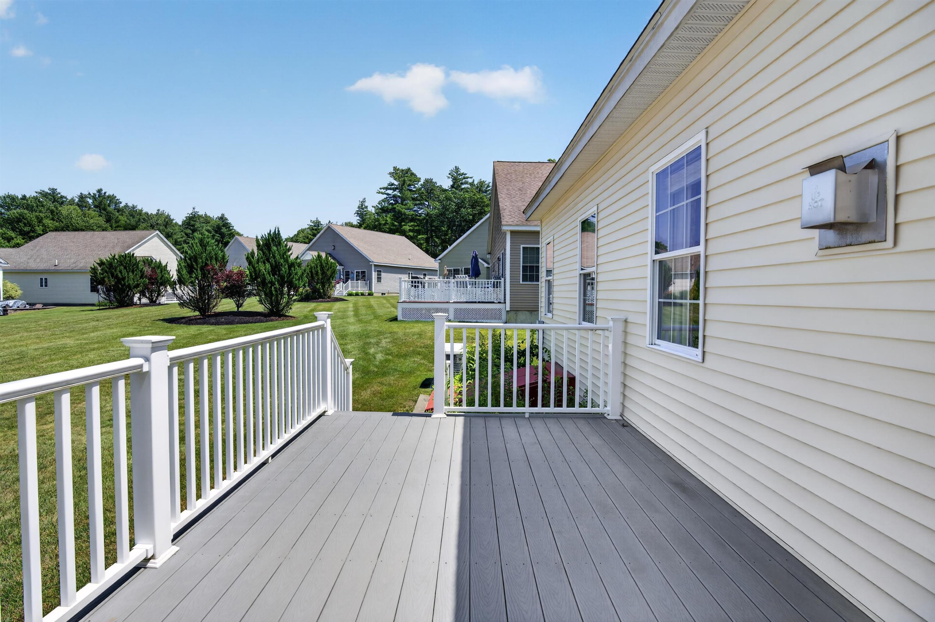 28 Torrey Pines Cir, Plaistow, NH 03865