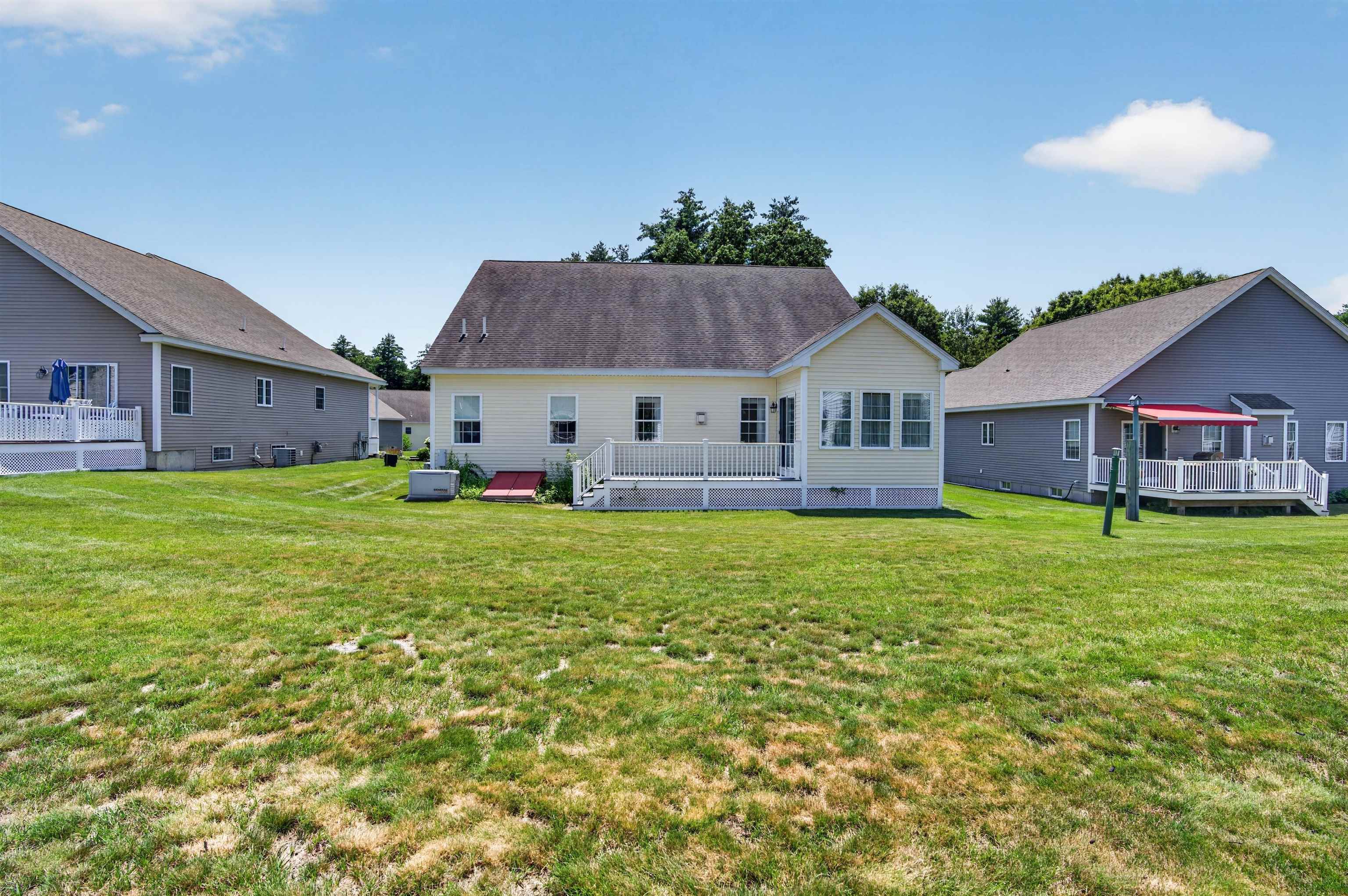 28 Torrey Pines Cir, Plaistow, NH 03865