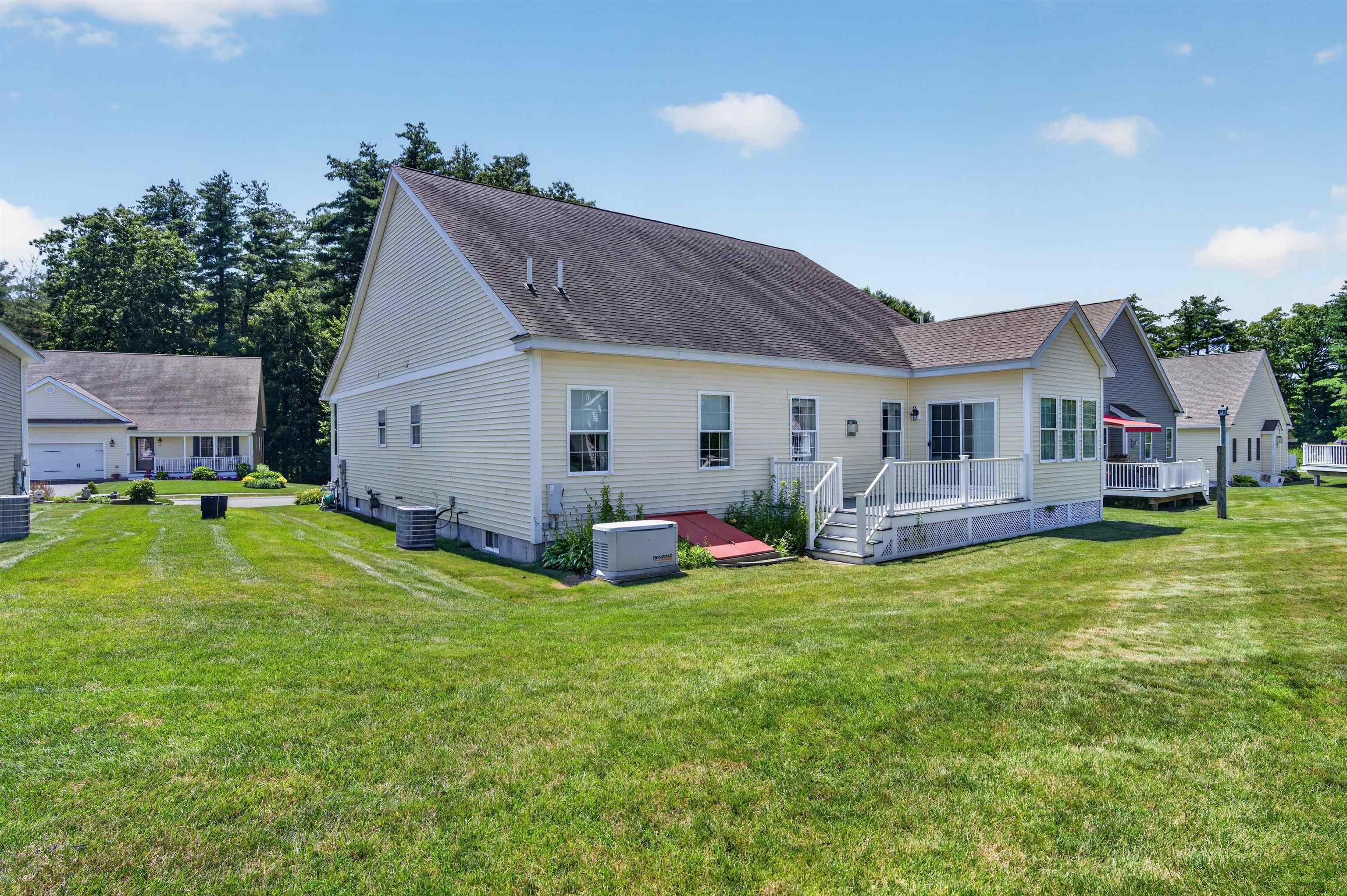 28 Torrey Pines Cir, Plaistow, NH 03865