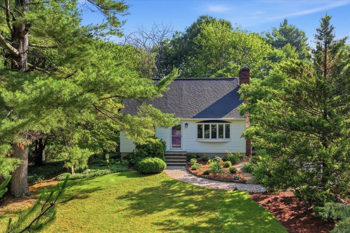 16 Lakeview Way, Auburn, NH 03032
