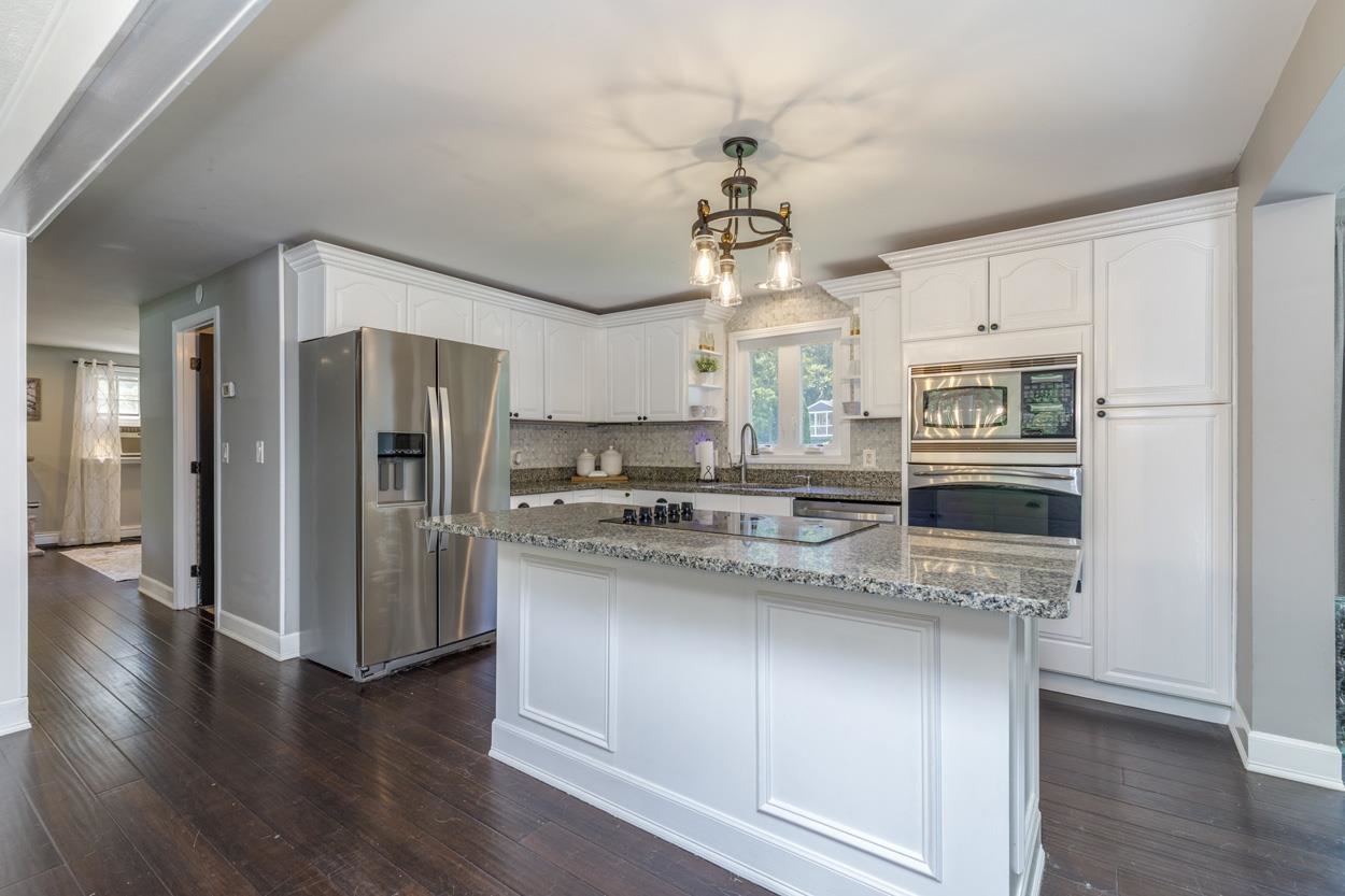 10 Collins Ave, Merrimack, NH 03054