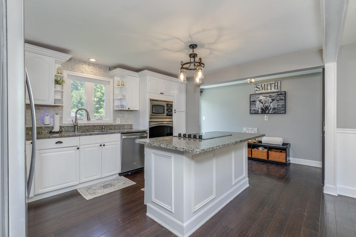 10 Collins Ave, Merrimack, NH 03054
