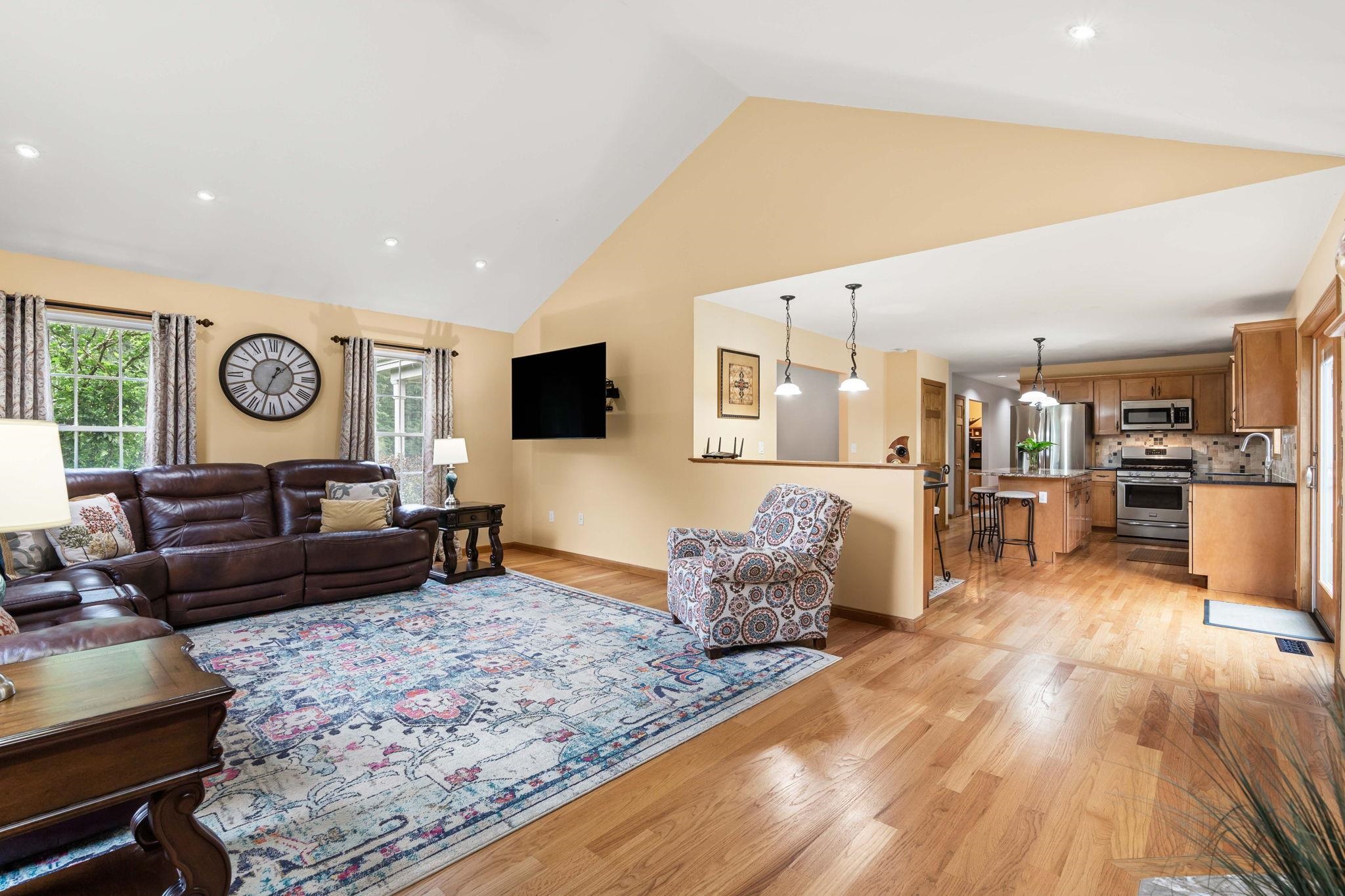 52 Oak Hill Rd, Brookline, NH 03033