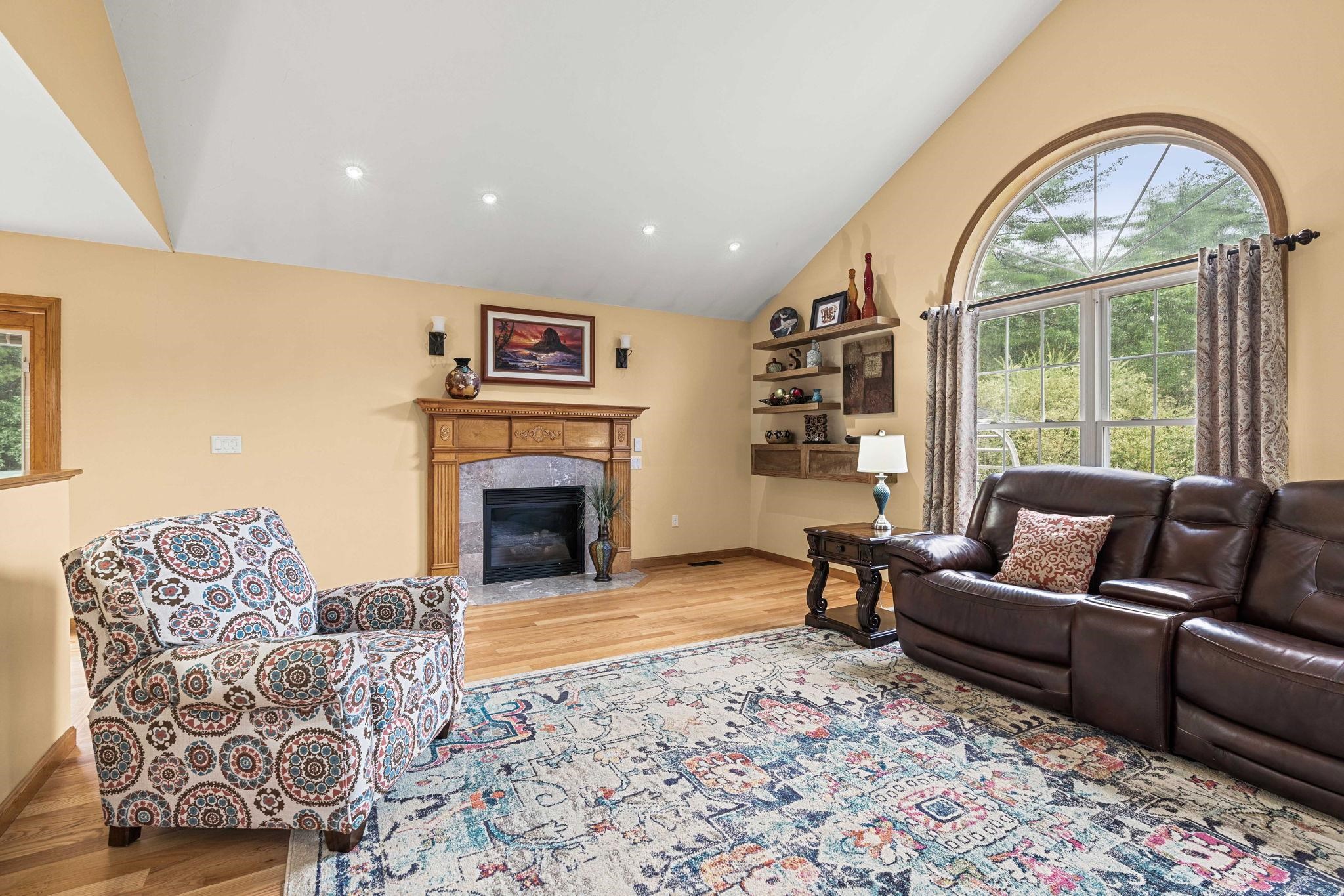 52 Oak Hill Rd, Brookline, NH 03033