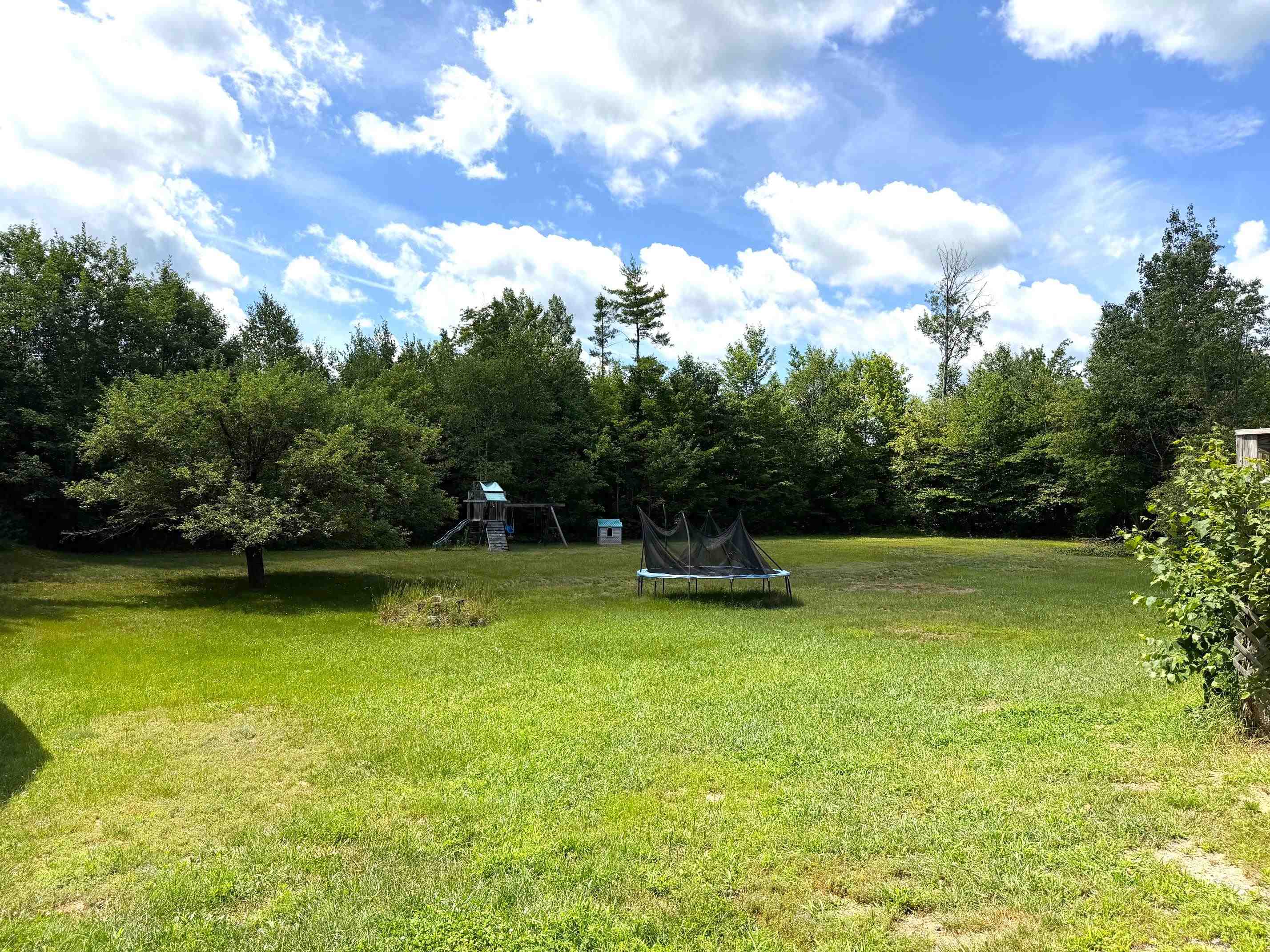 41 Pine Tree Rd, Newport, NH 03773