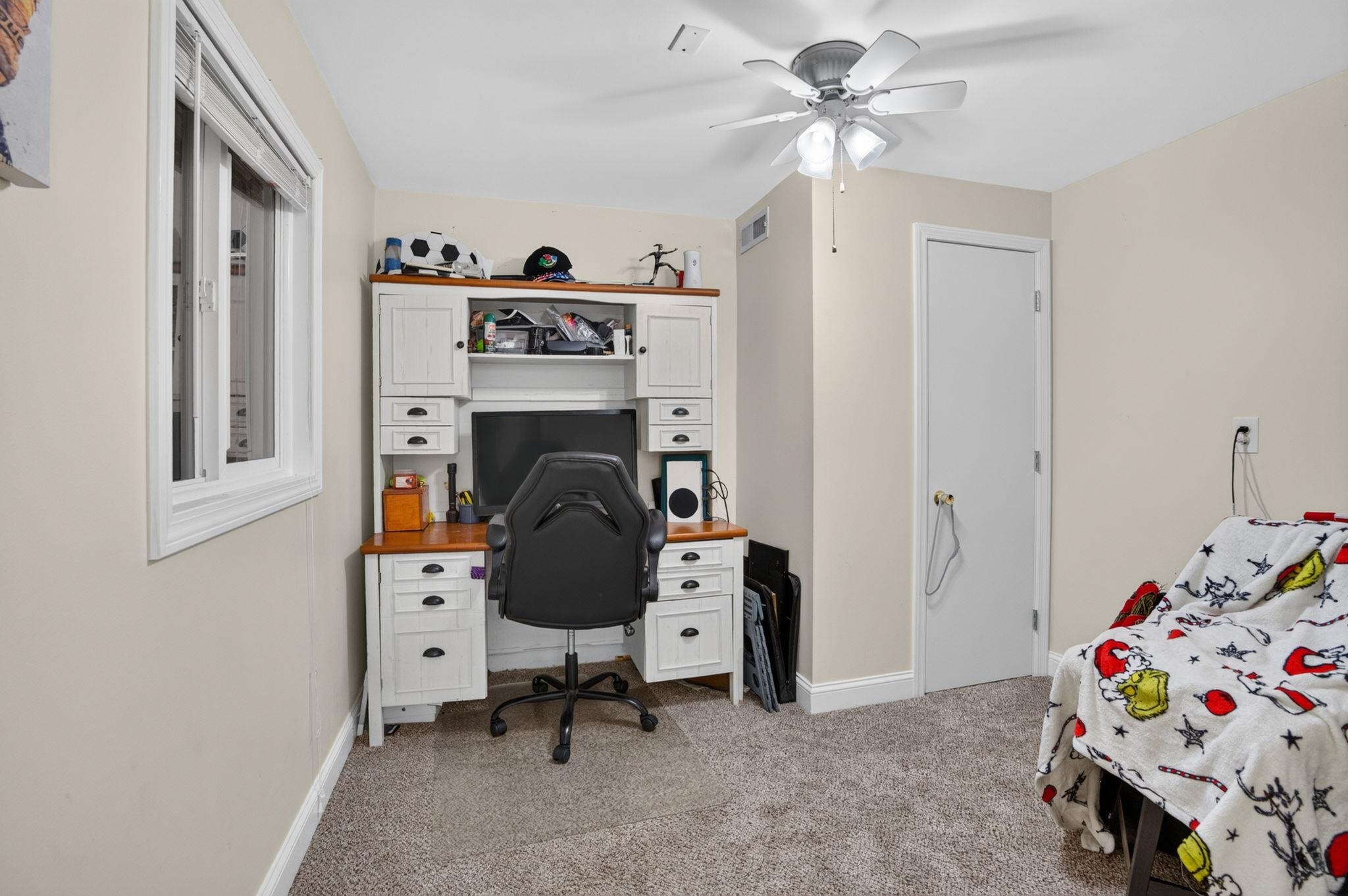 256 Stonebridge Dr, Nashua, NH 03063