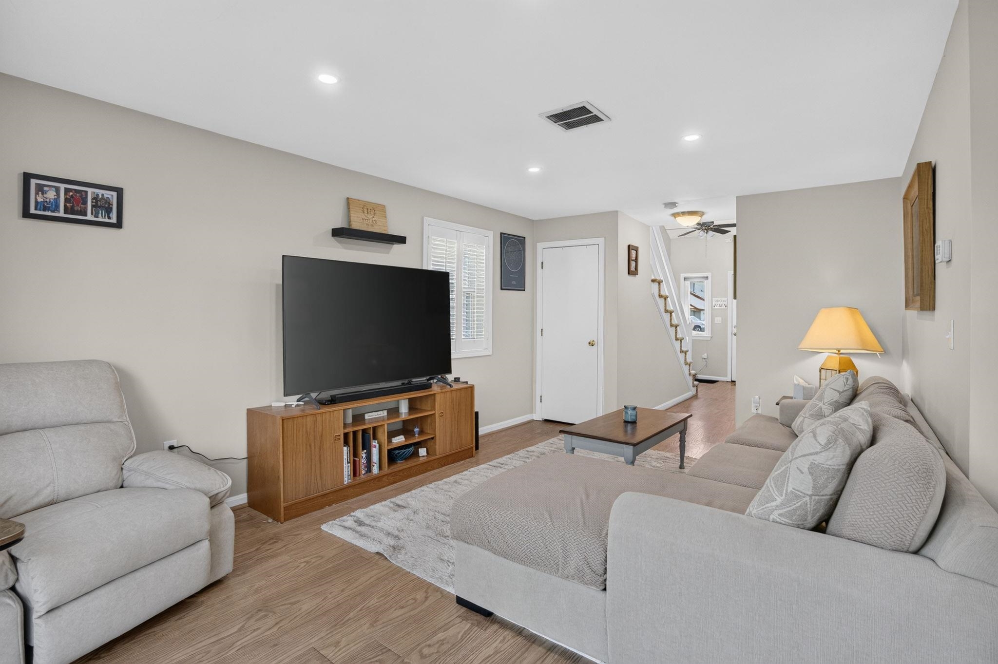 256 Stonebridge Dr, Nashua, NH 03063