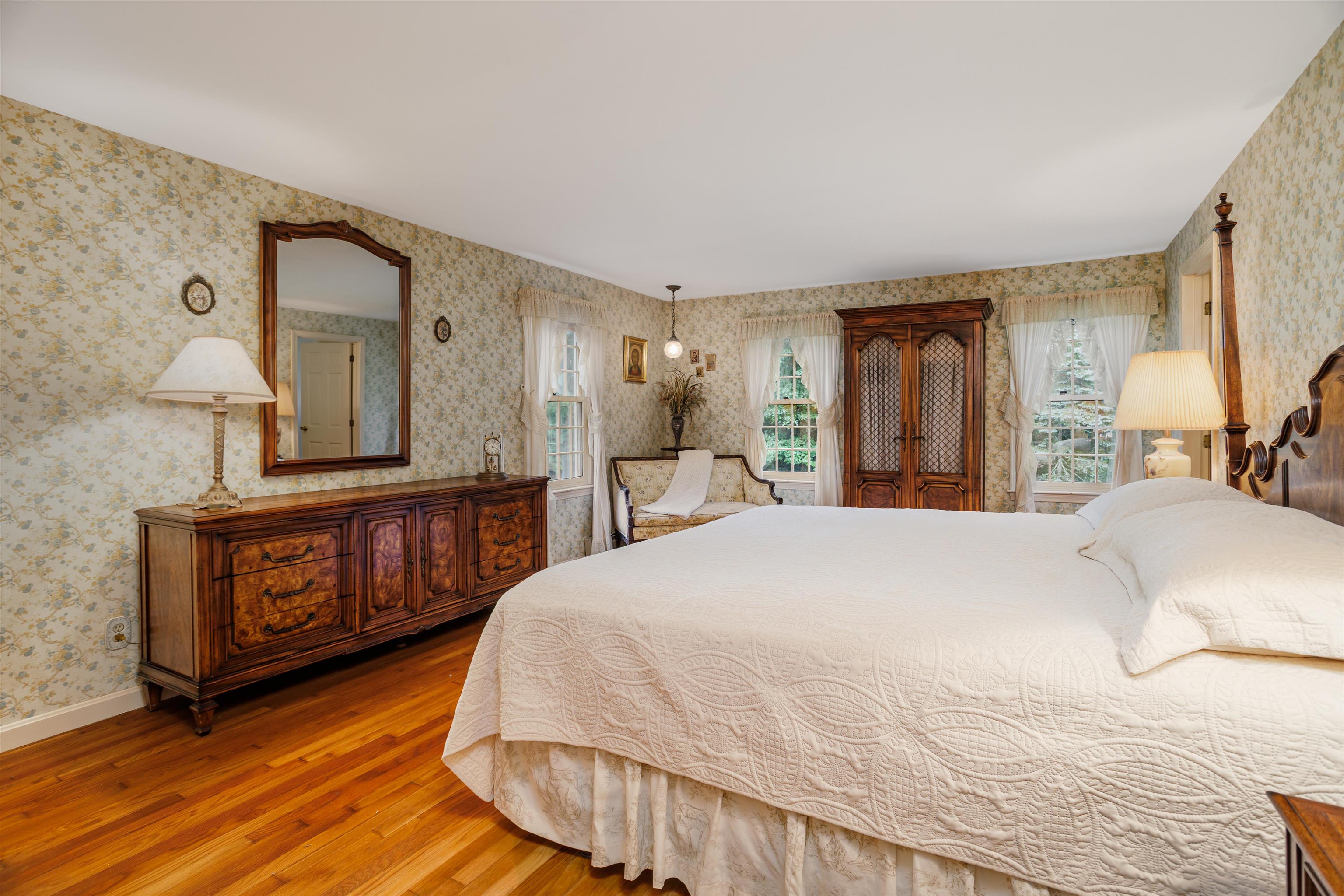 75 Meadow Dr, Hollis, NH 03049