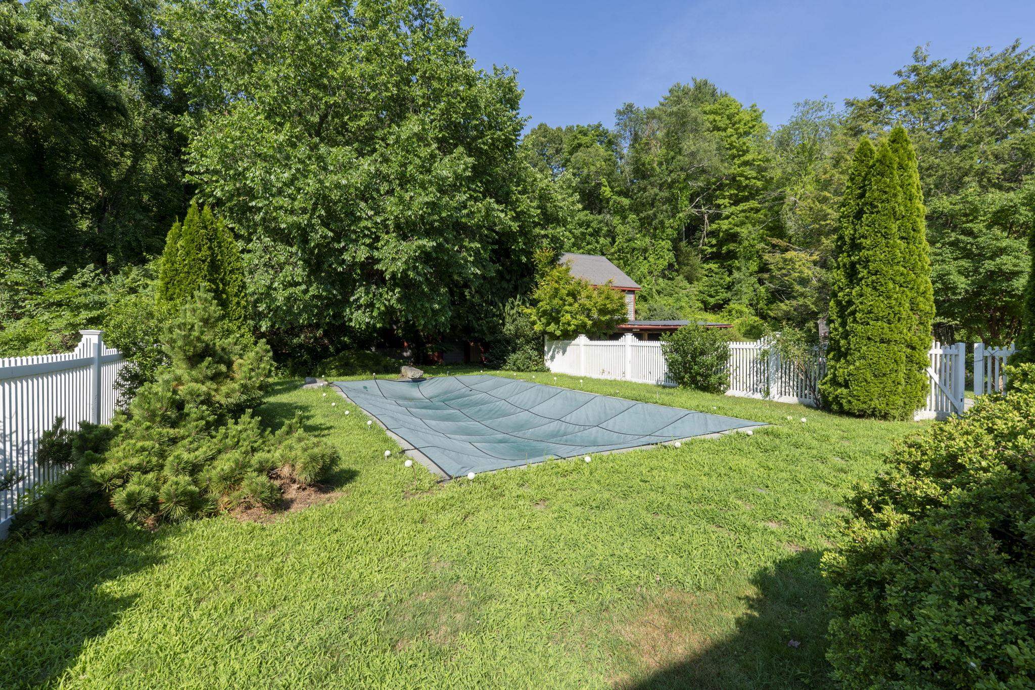 141 Kensington Rd, Hampton Falls, NH 03844