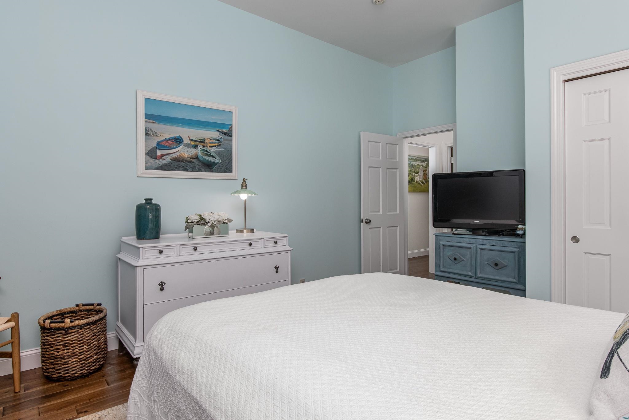 259 Old Lake Shore Rd, Gilford, NH 03249