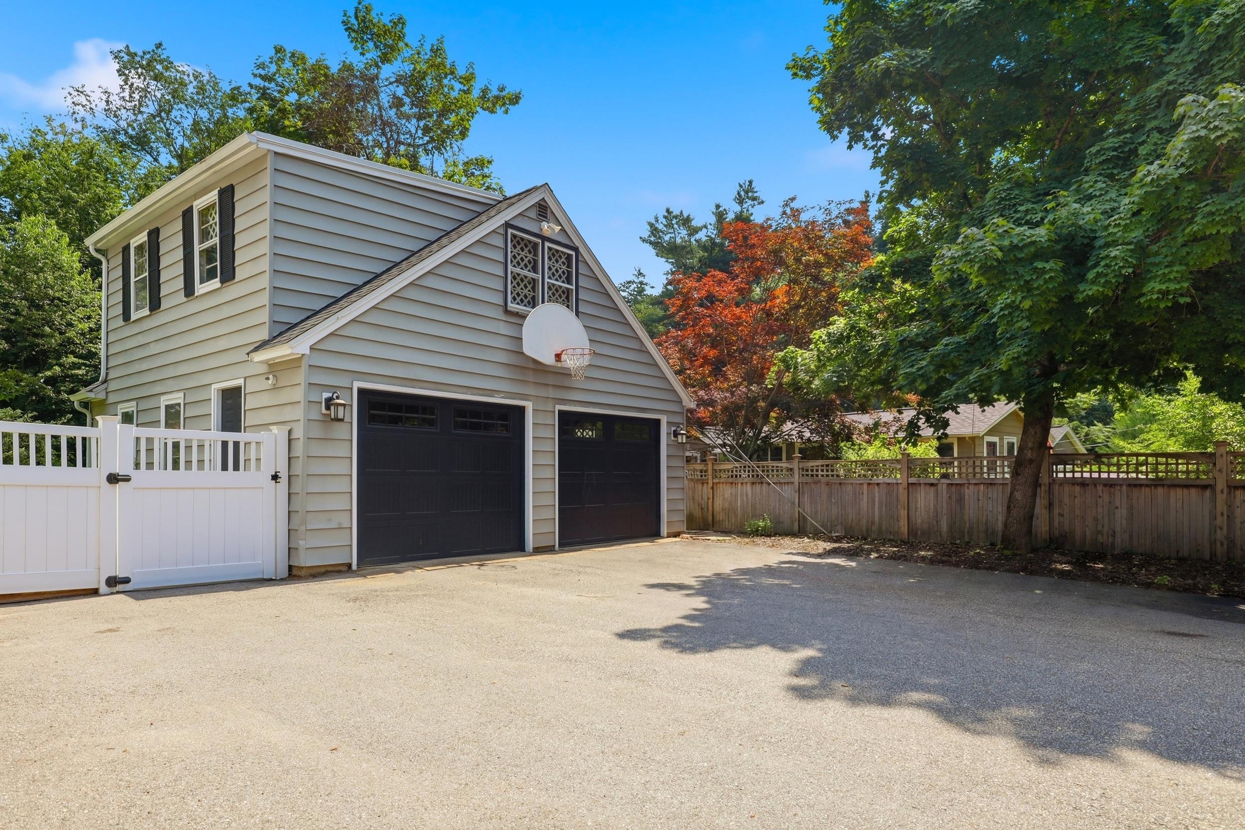 14 Hampton Falls Rd, Exeter, NH 03833