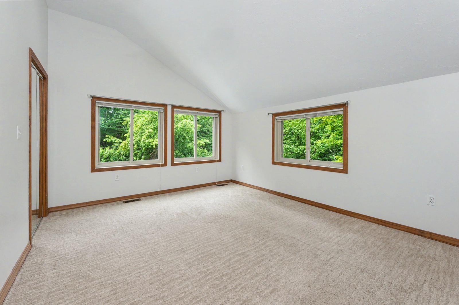 36 Windsor Blvd, Londonderry, NH 03053