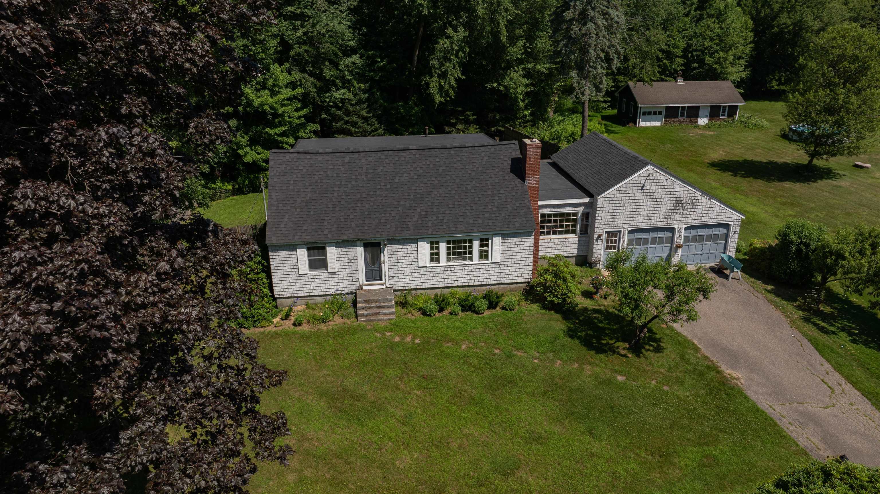 6 Exeter Rd, Kingston, NH 03848
