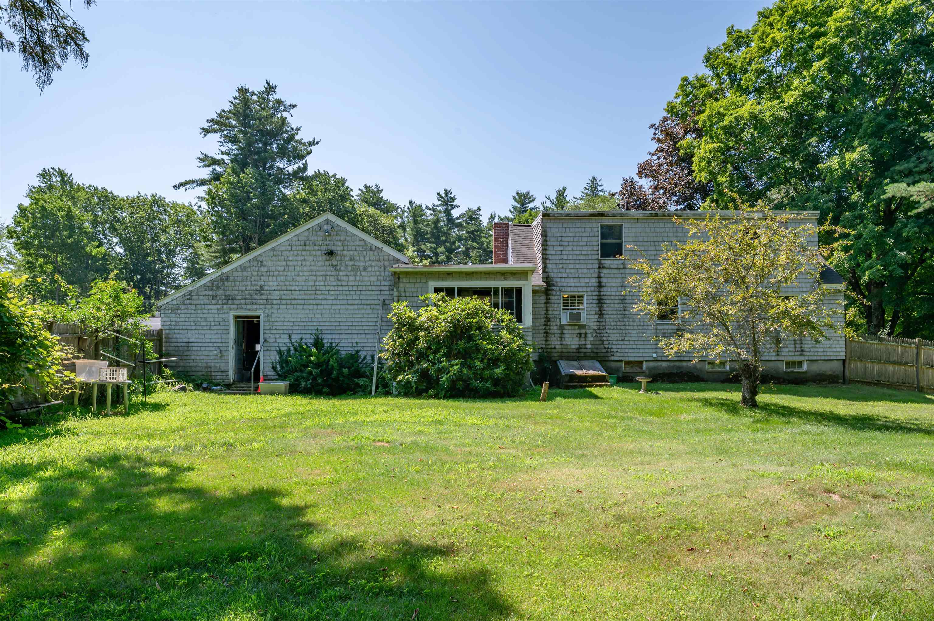 6 Exeter Rd, Kingston, NH 03848