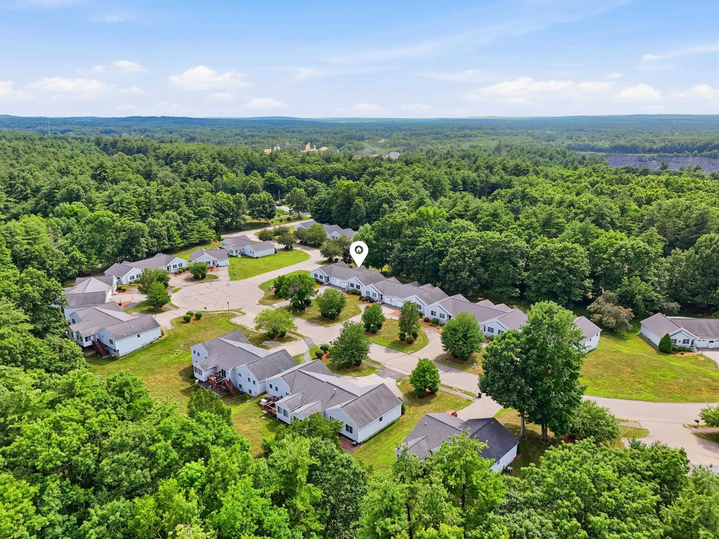15 Rainbow Dr, Londonderry, NH 03053