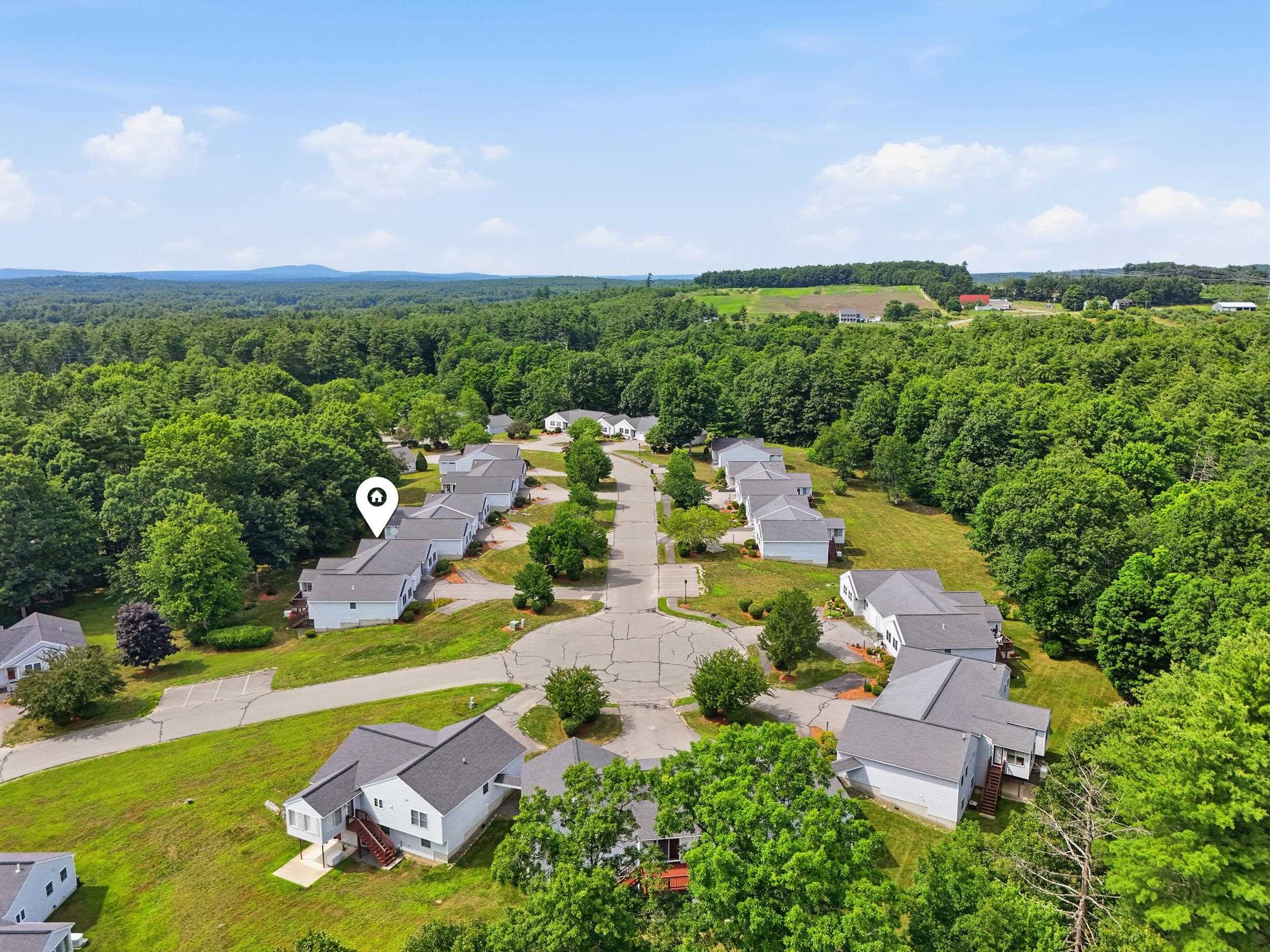 15 Rainbow Dr, Londonderry, NH 03053