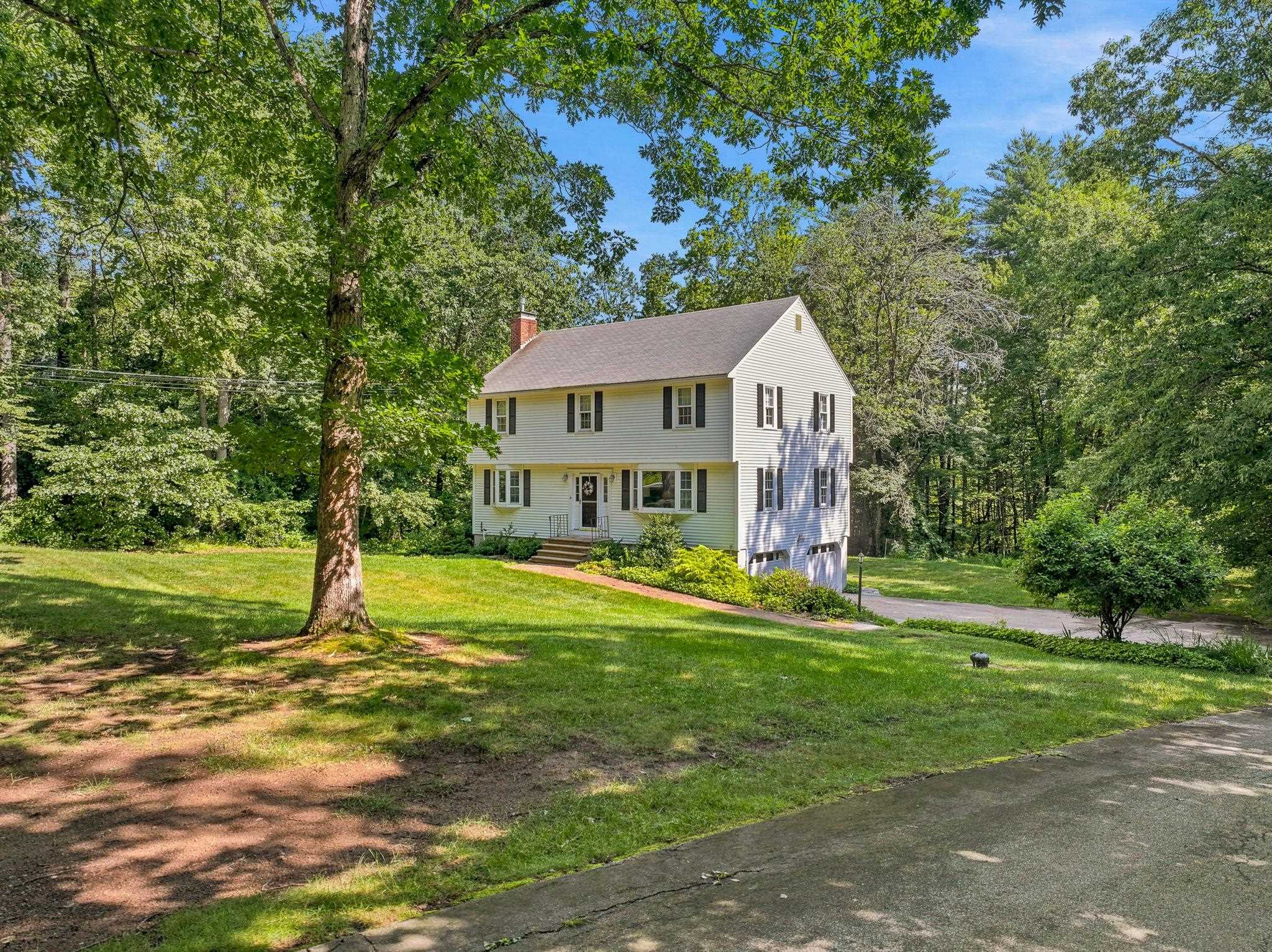16 Williamsburg Dr, Amherst, NH 03031