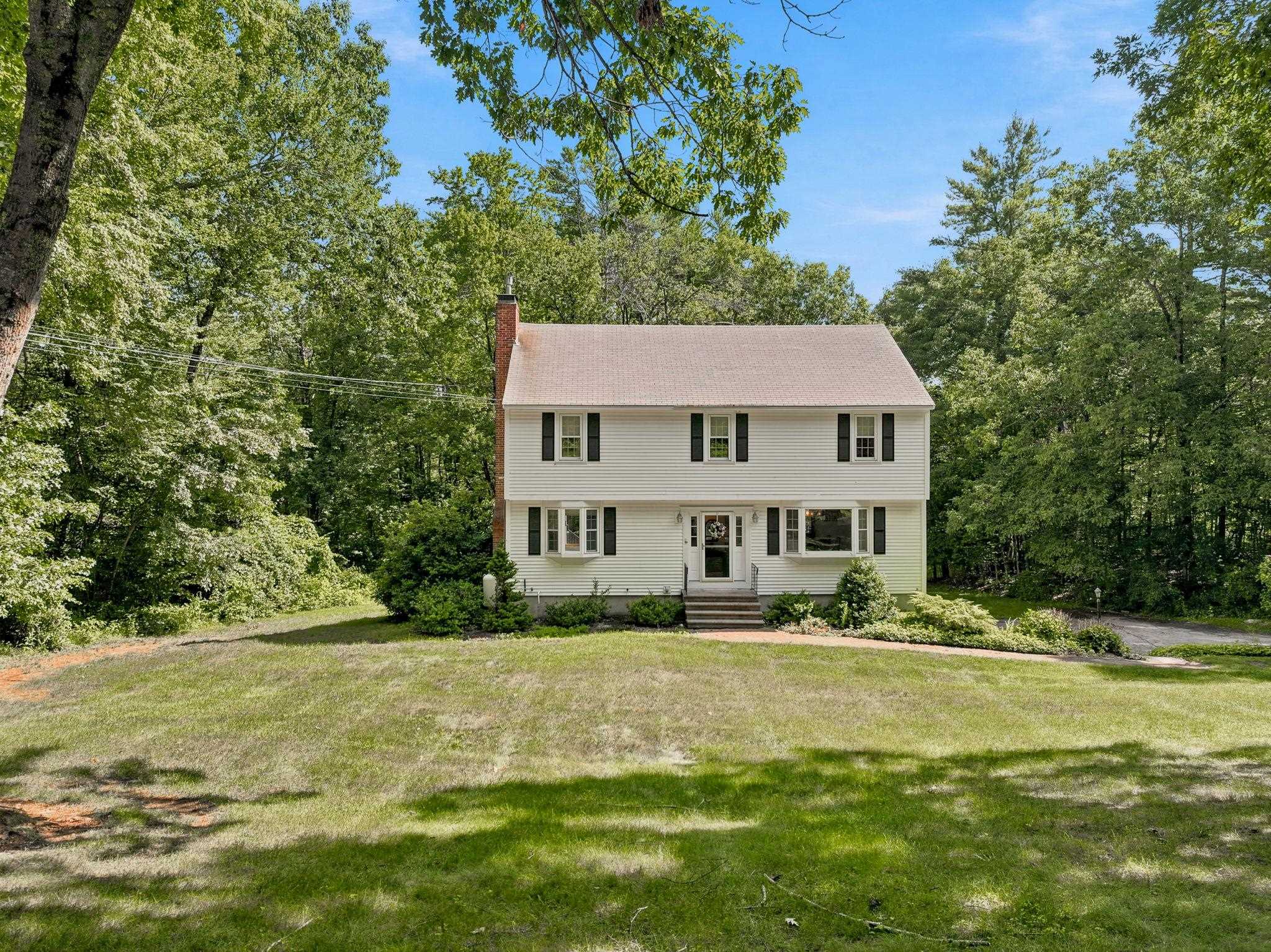 16 Williamsburg Dr, Amherst, NH 03031