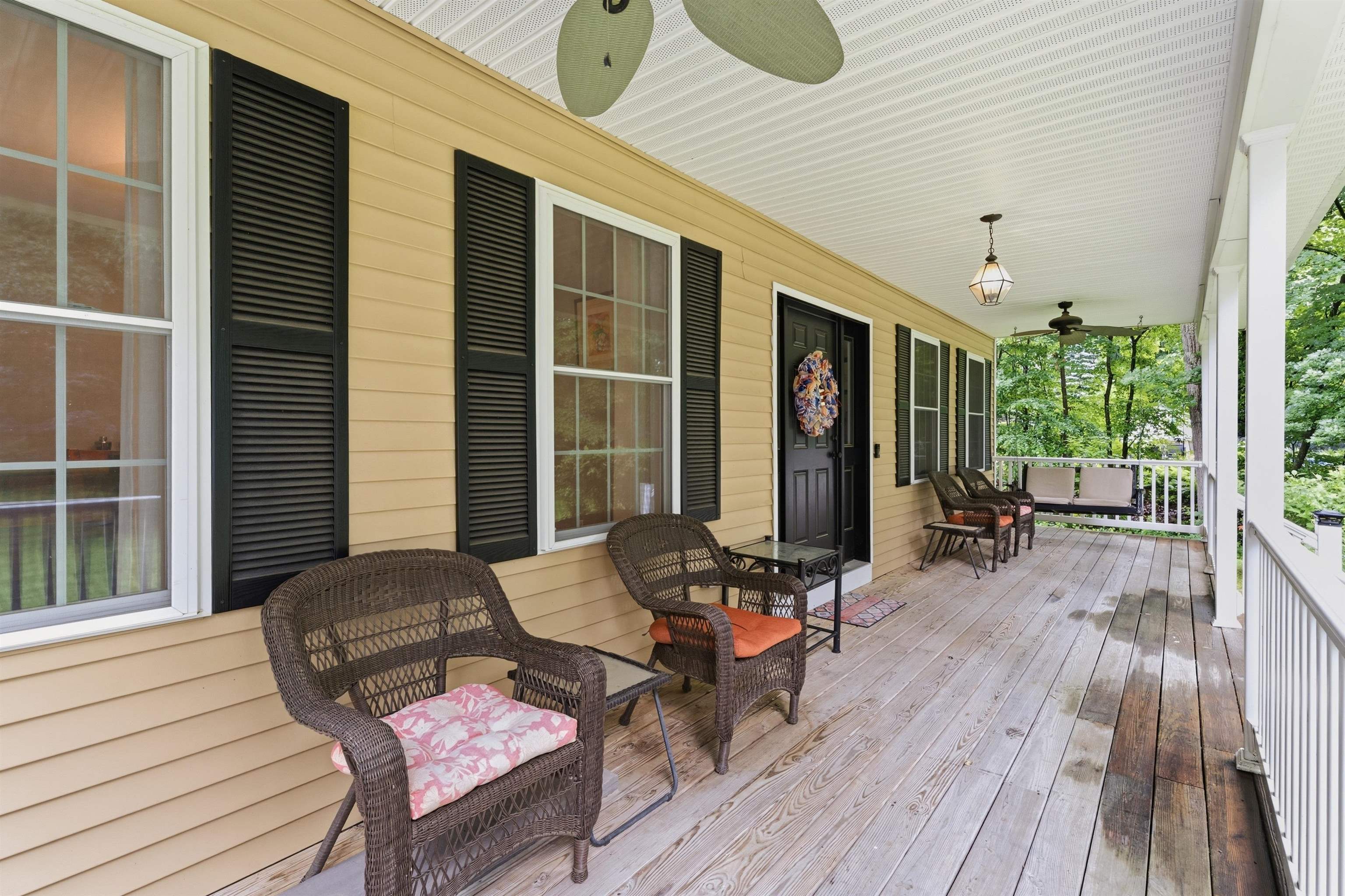 8 Tyler Dr, Londonderry, NH 03053