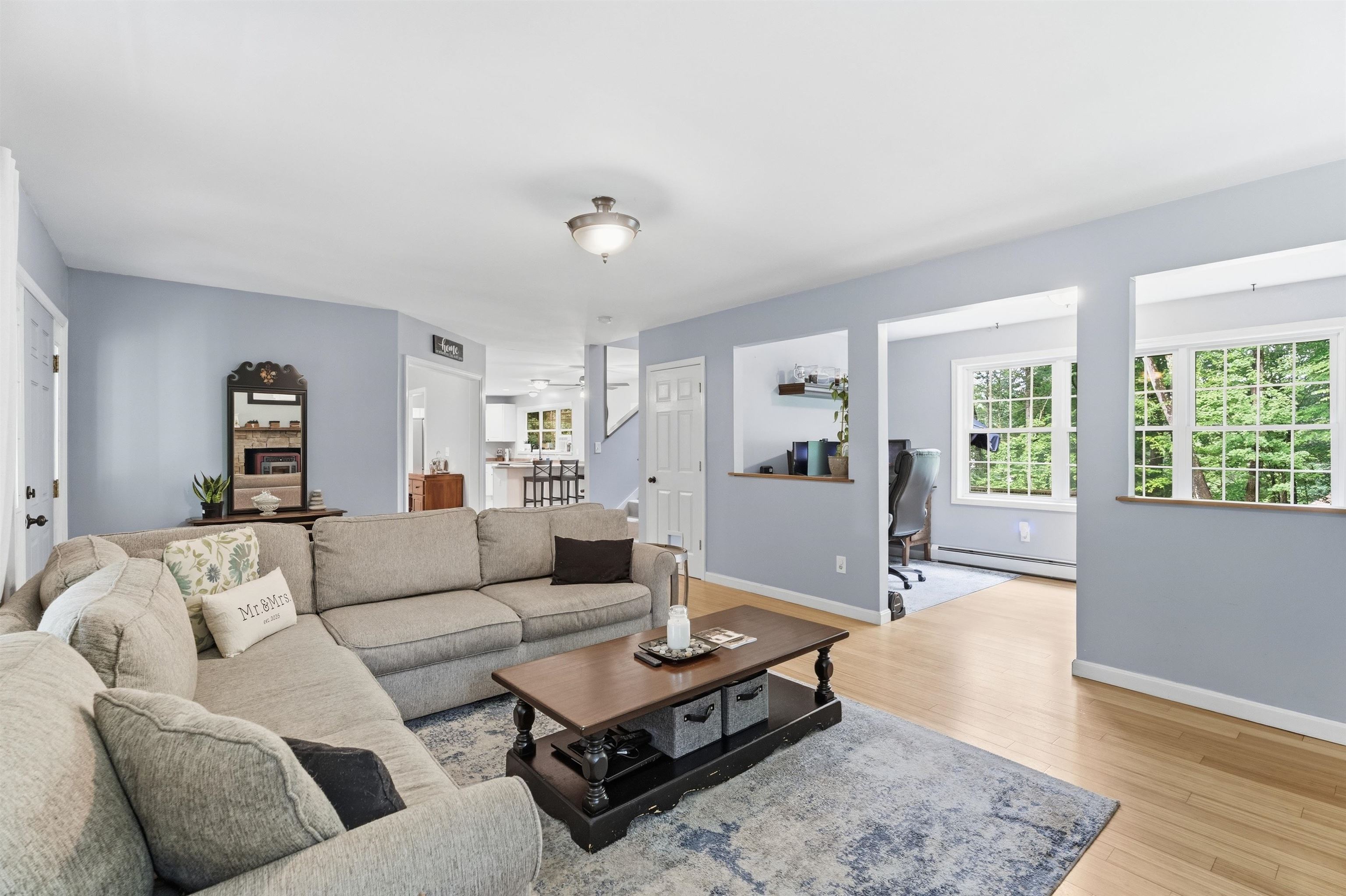 8 Tyler Dr, Londonderry, NH 03053