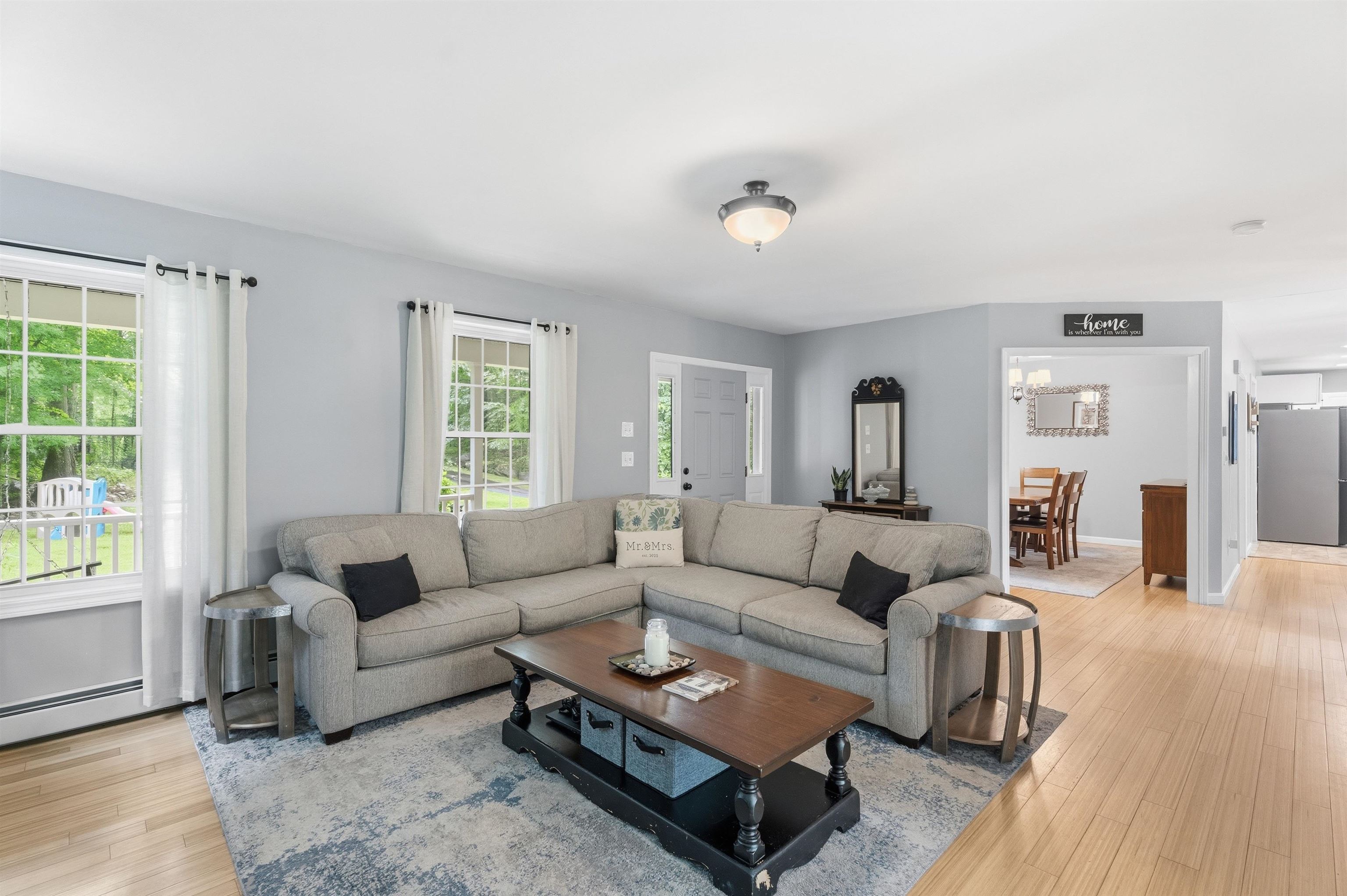 8 Tyler Dr, Londonderry, NH 03053
