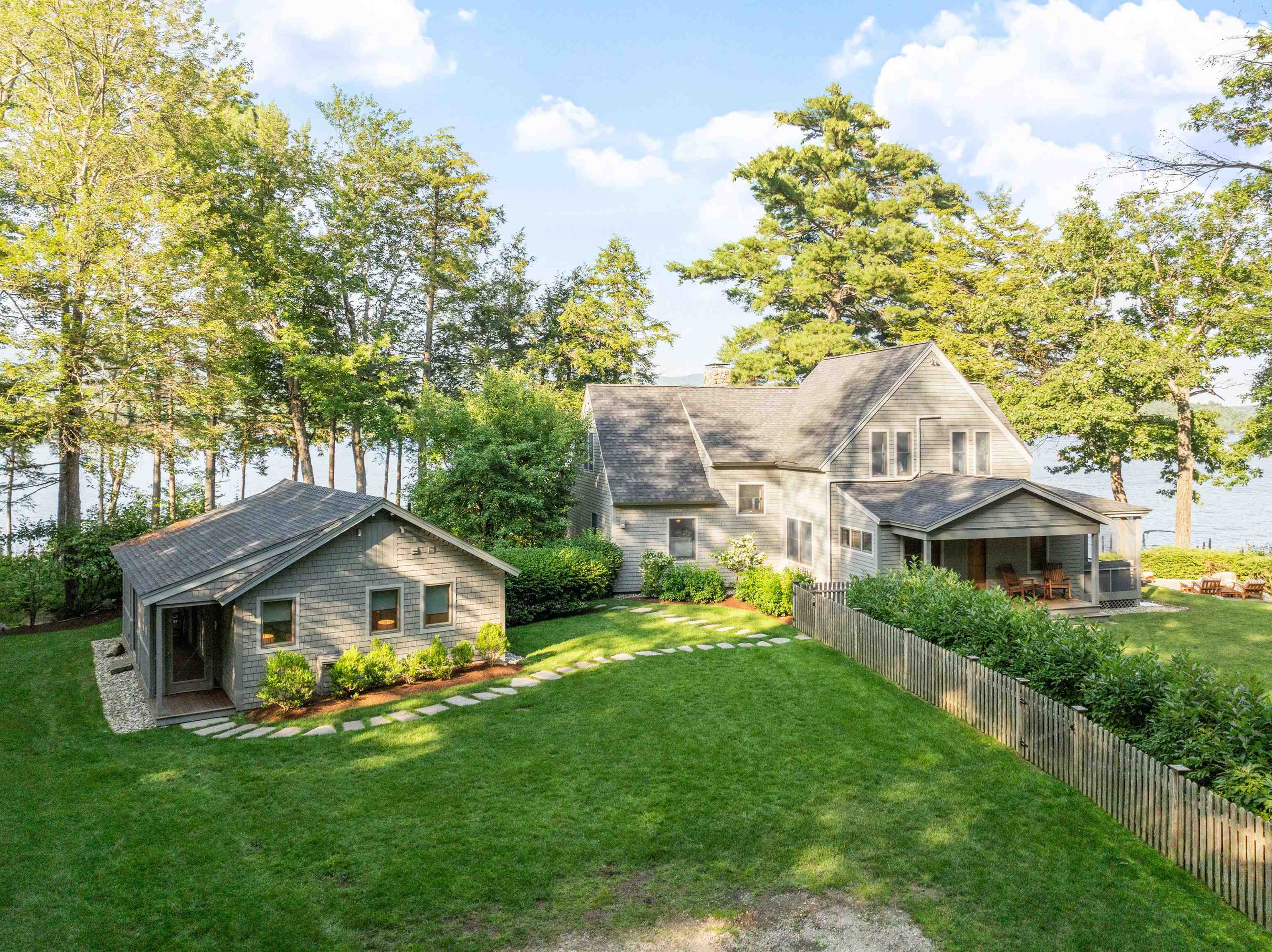 10 Edgewater Dr, Moultonborough, NH 03254