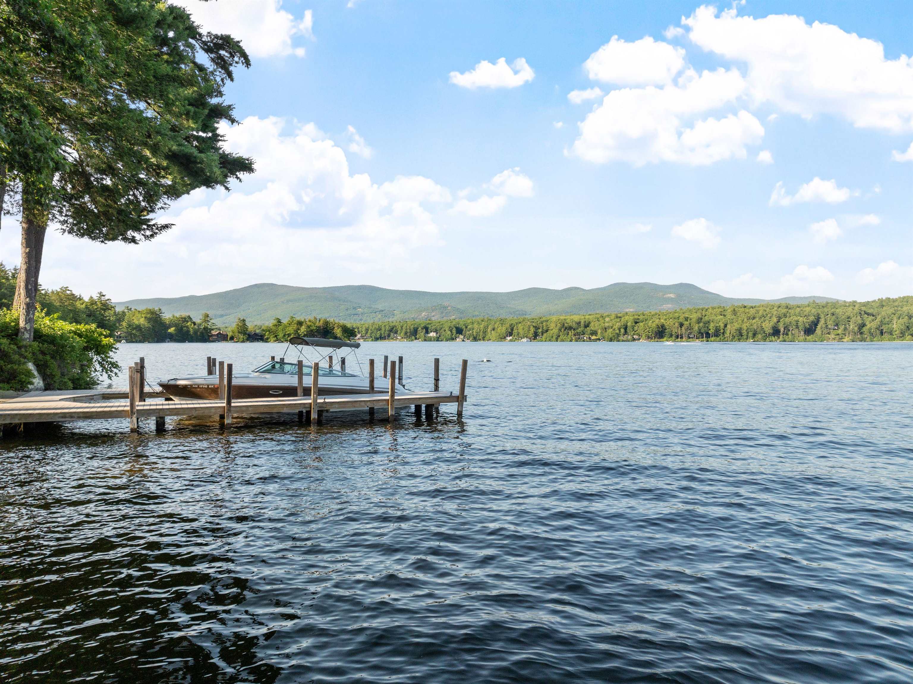 10 Edgewater Dr, Moultonborough, NH 03254