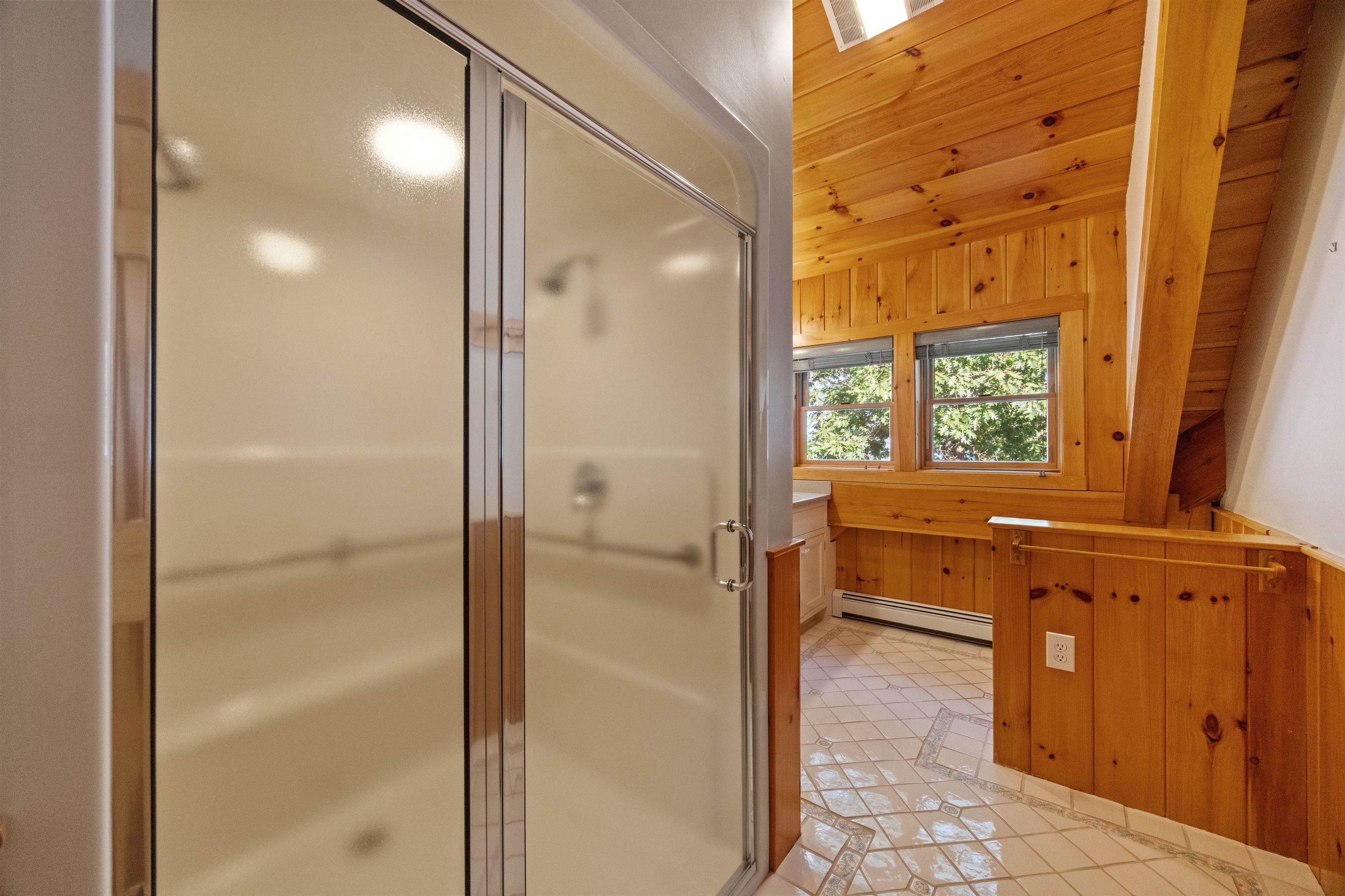 10 Edgewater Dr, Moultonborough, NH 03254