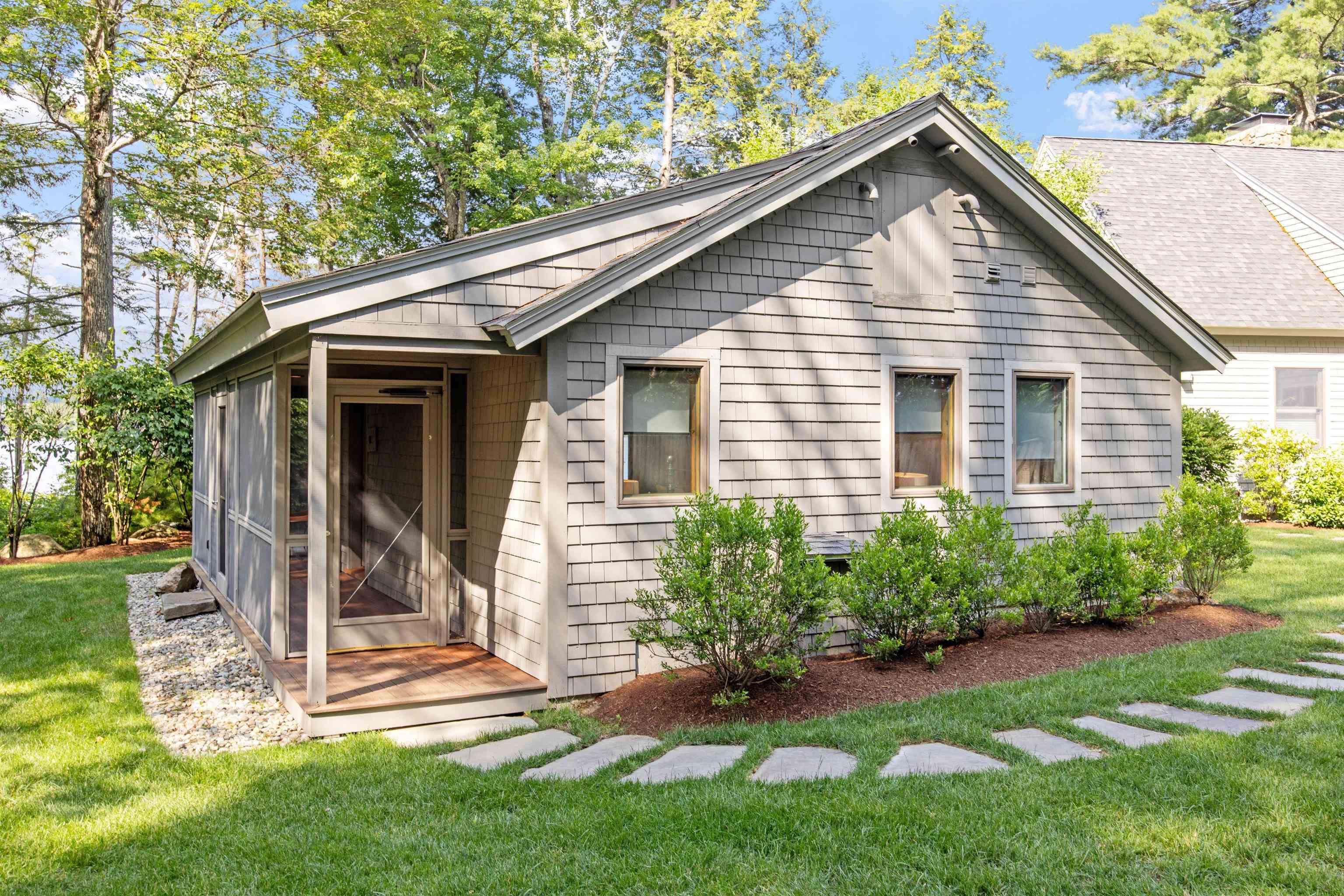 10 Edgewater Dr, Moultonborough, NH 03254