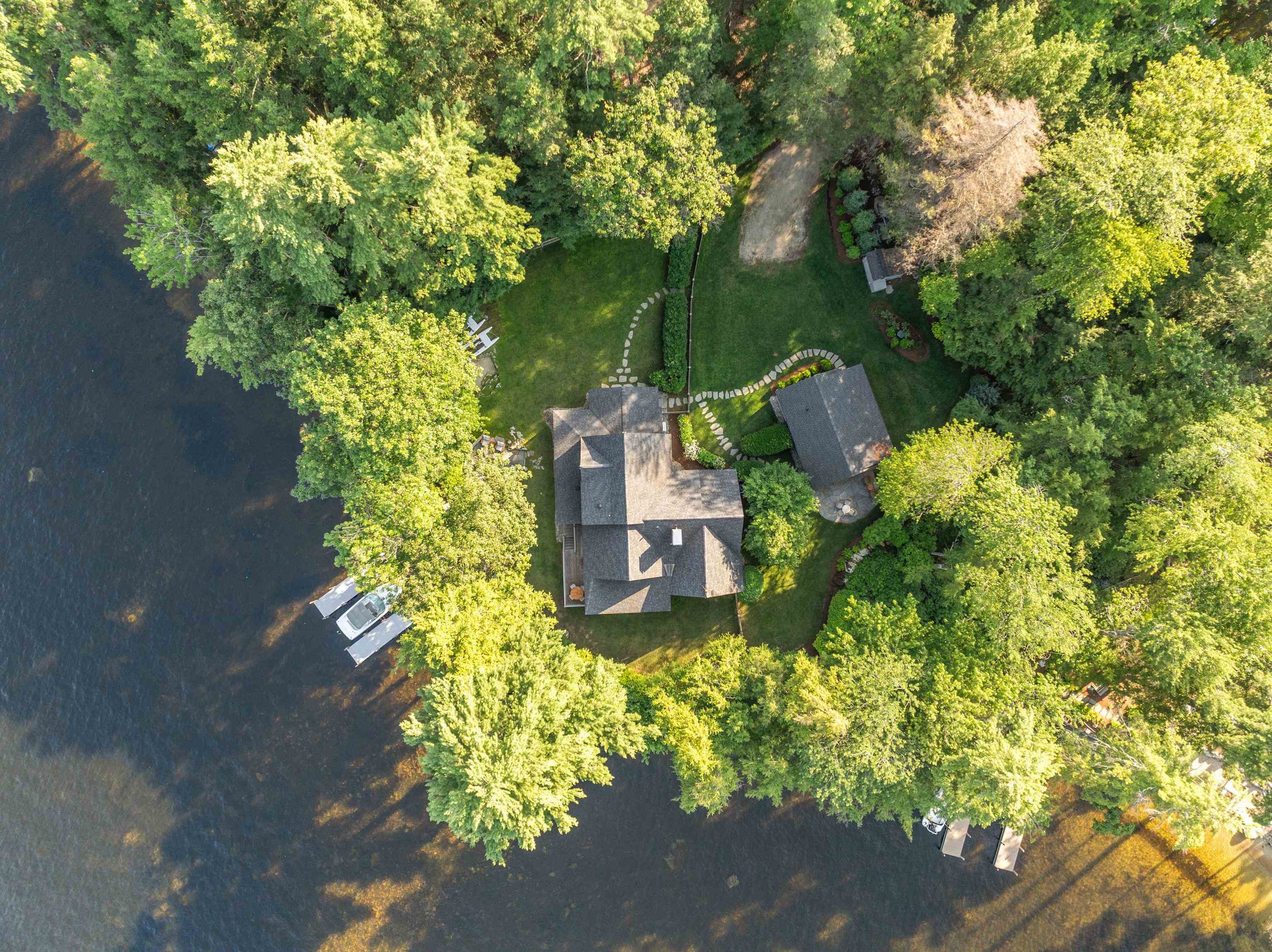 10 Edgewater Dr, Moultonborough, NH 03254