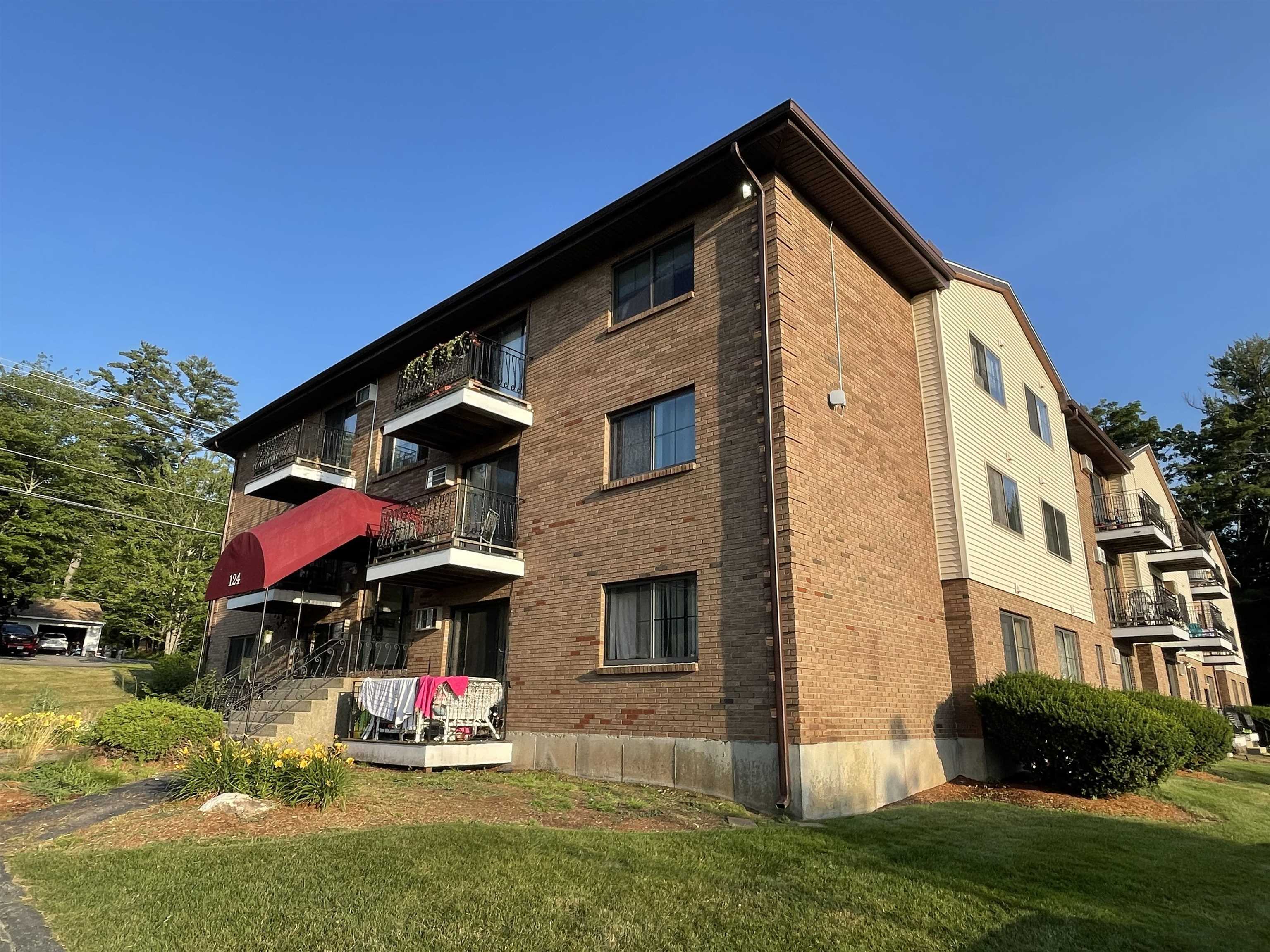 124 Mammoth Rd #21, Hooksett, NH 03106