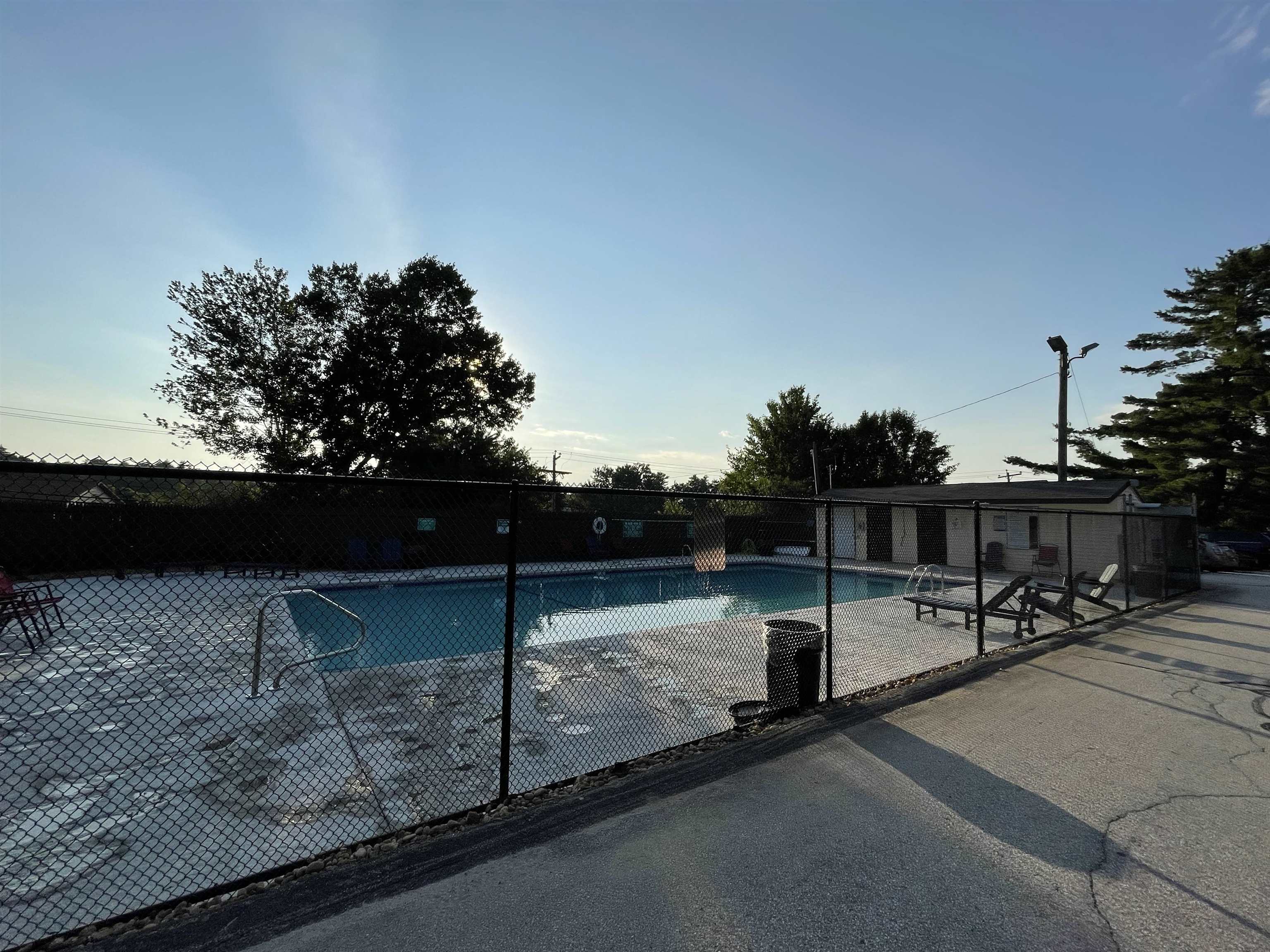 124 Mammoth Rd #21, Hooksett, NH 03106