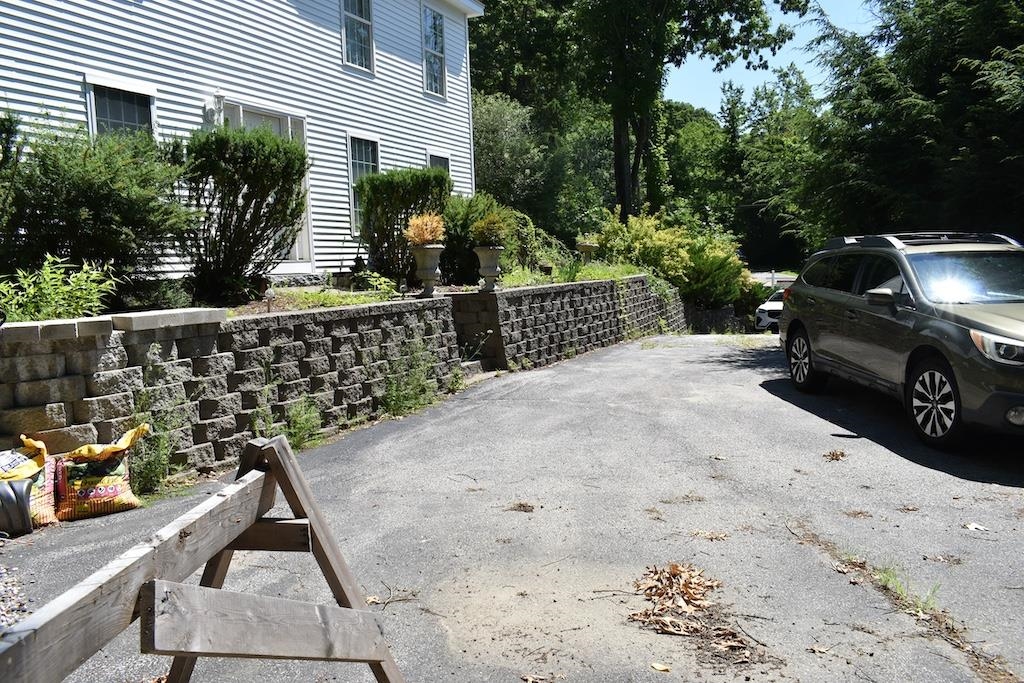171 N Amherst Rd, Bedford, NH 03110