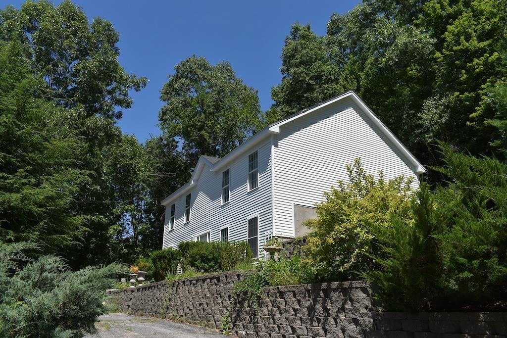 171 N Amherst Rd, Bedford, NH 03110