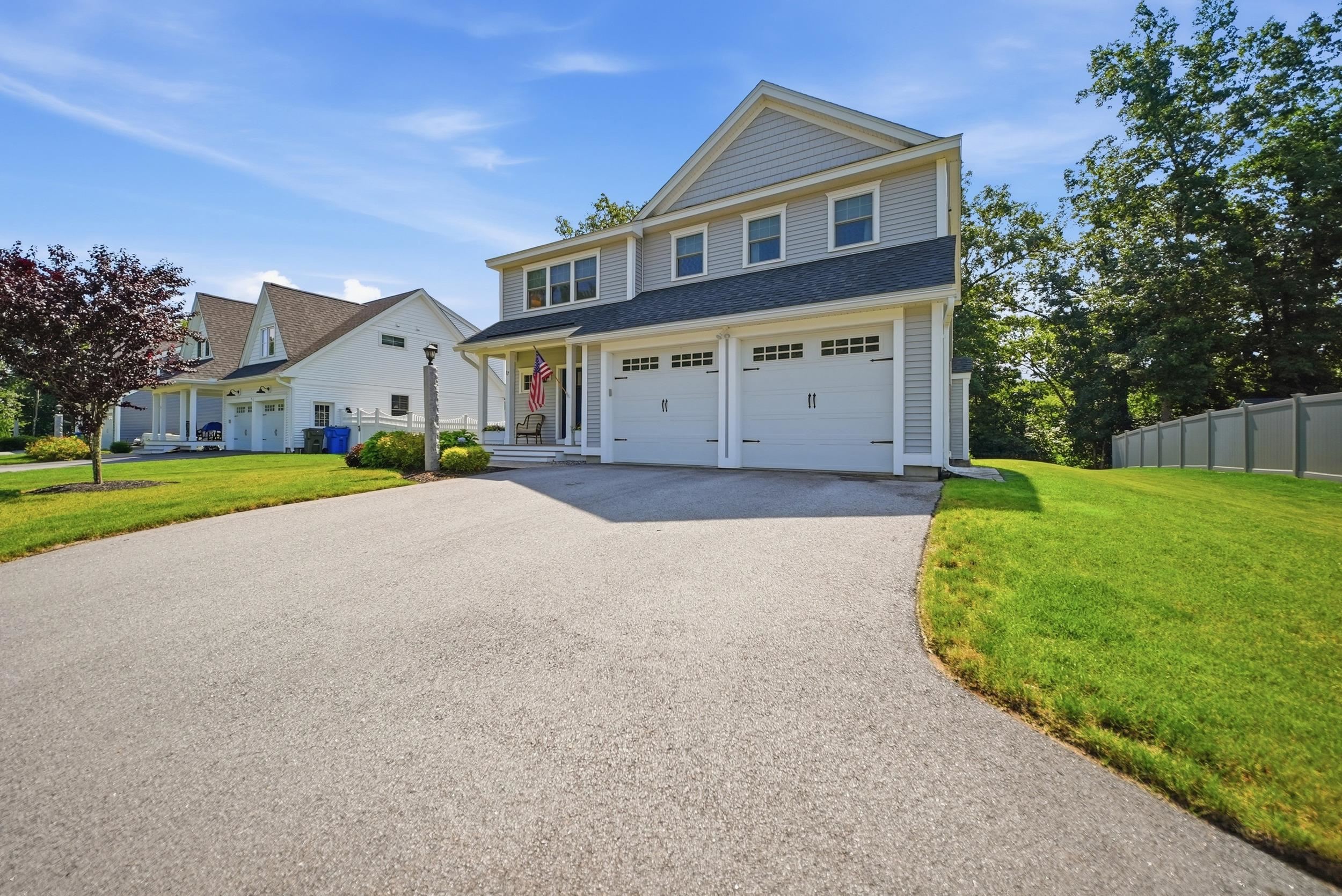 37 Clover Ln, Londonderry, NH 03053