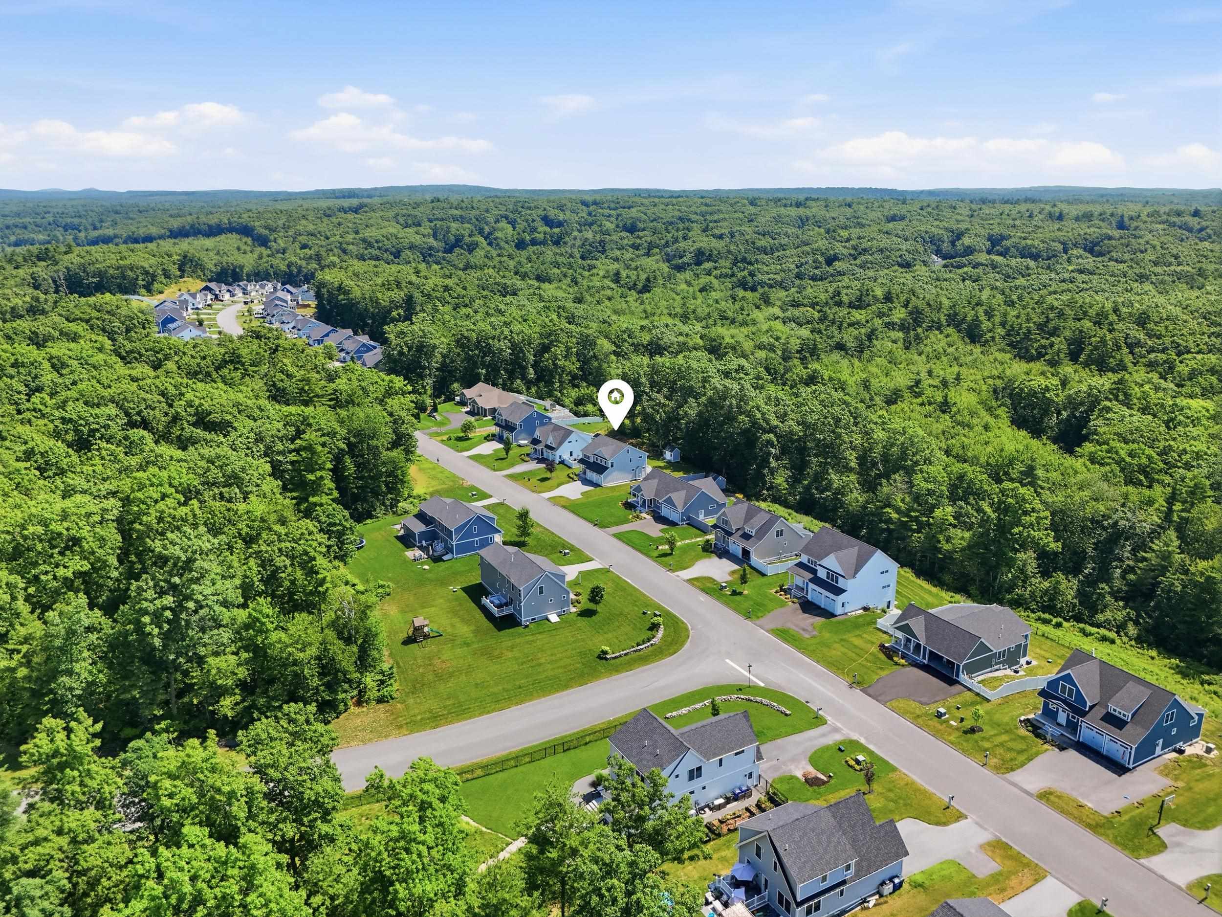 37 Clover Ln, Londonderry, NH 03053