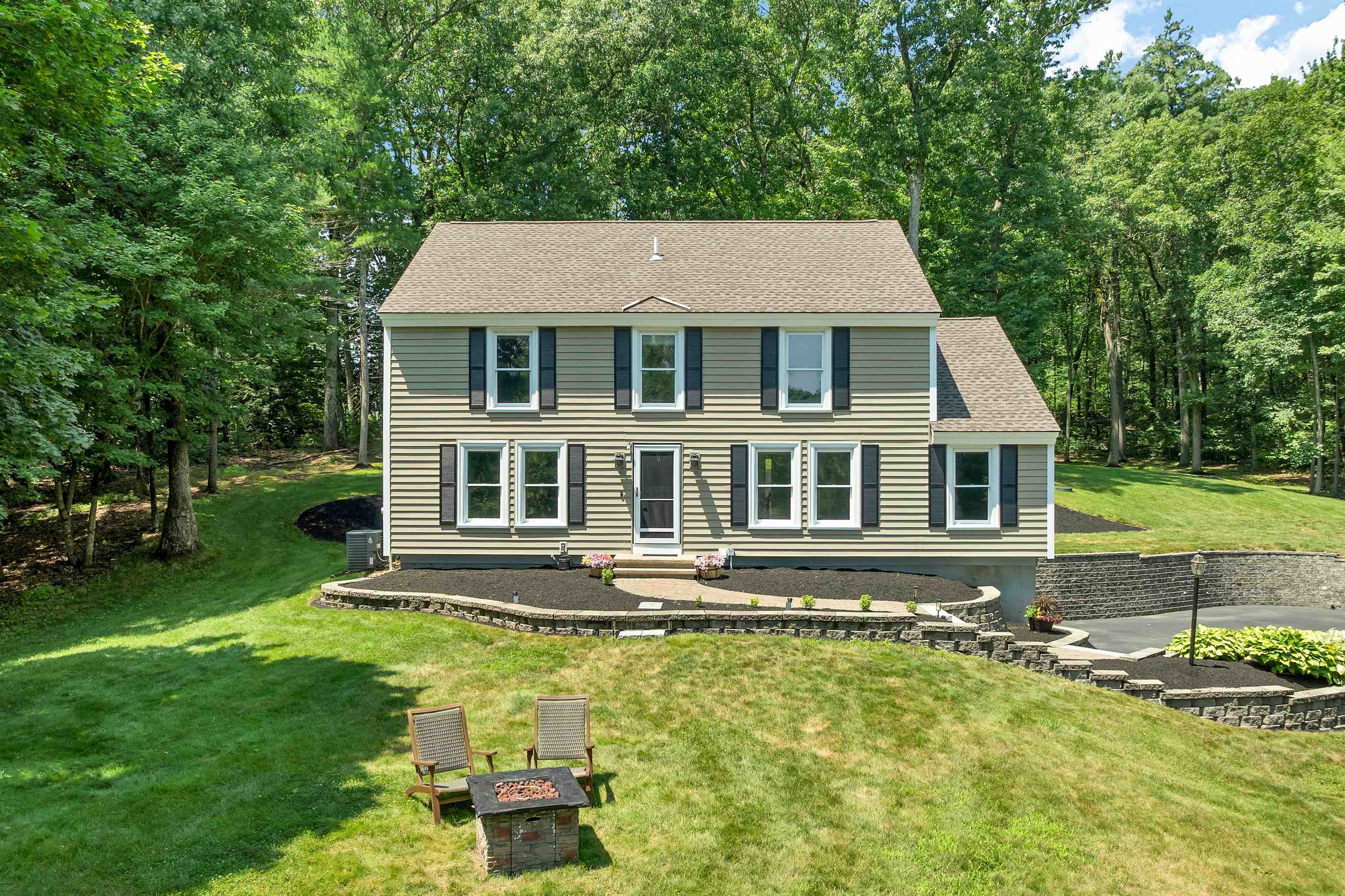 47 White Plains Ave, Londonderry, NH 03053