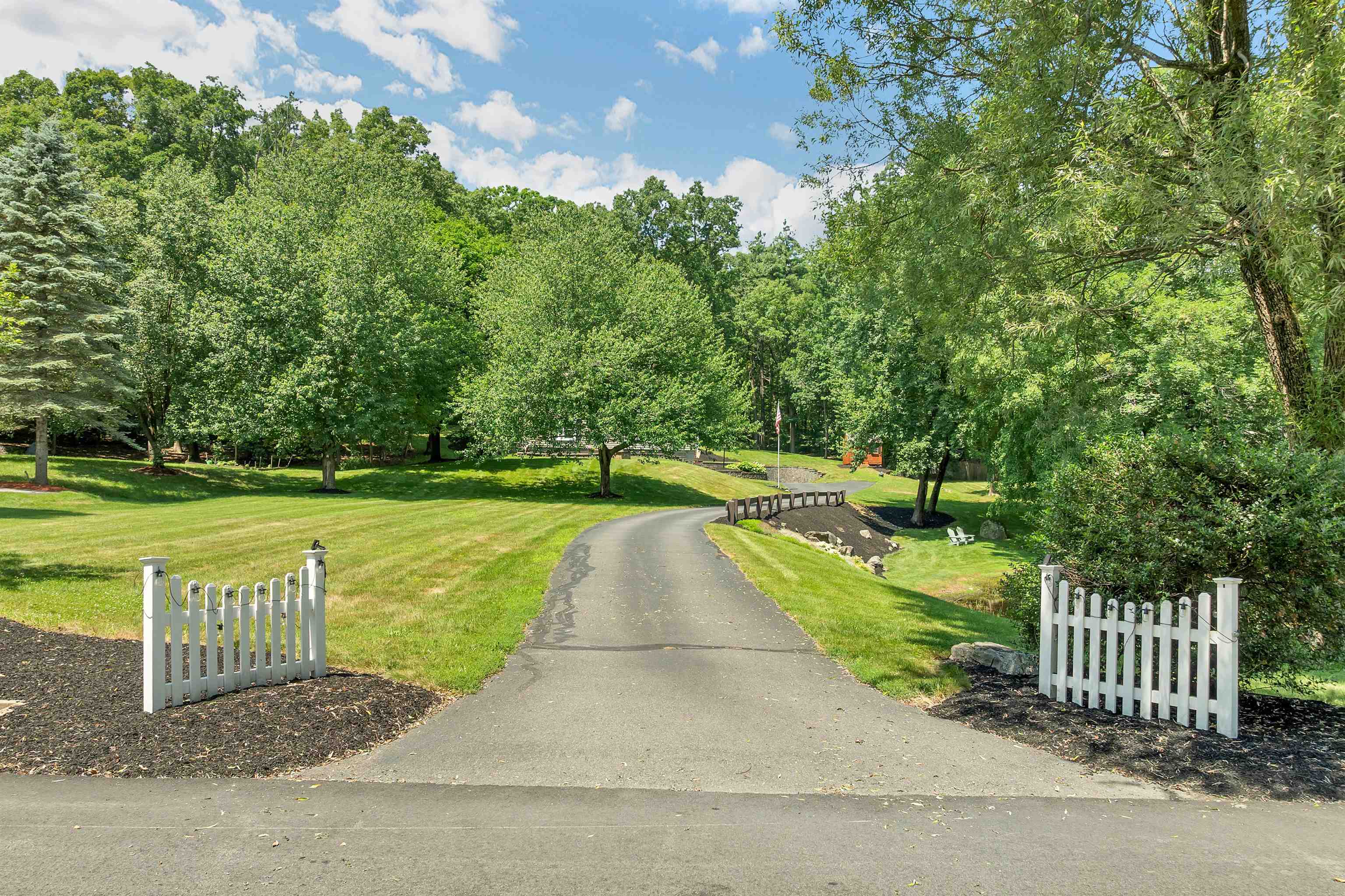 47 White Plains Ave, Londonderry, NH 03053