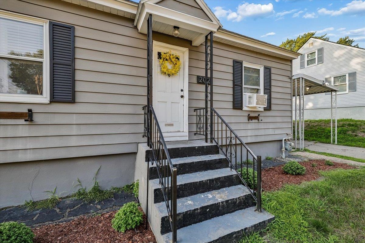 202 Holly Ave, Manchester, NH 03103