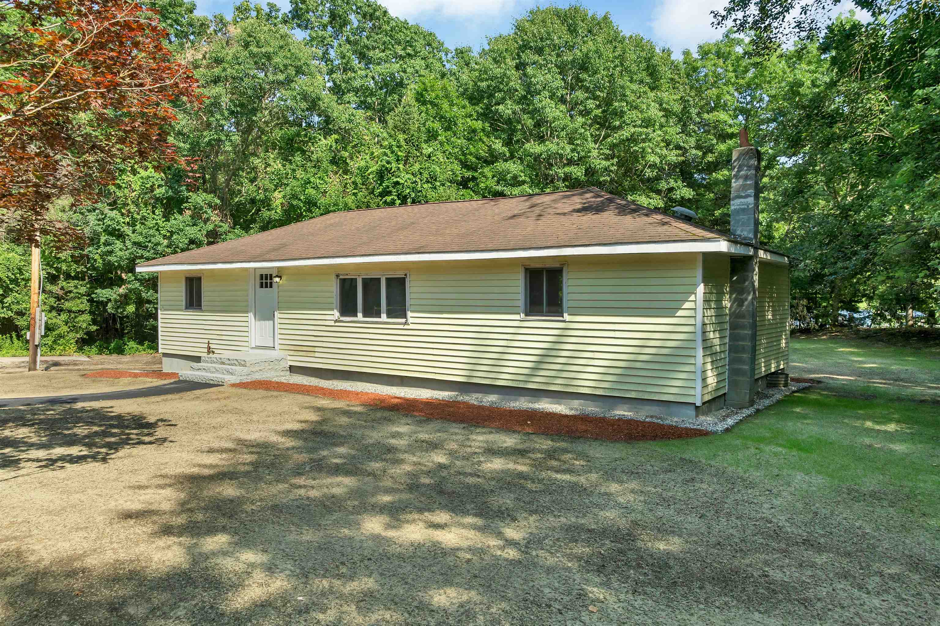 4 Loop Rd, Londonderry, NH 03053
