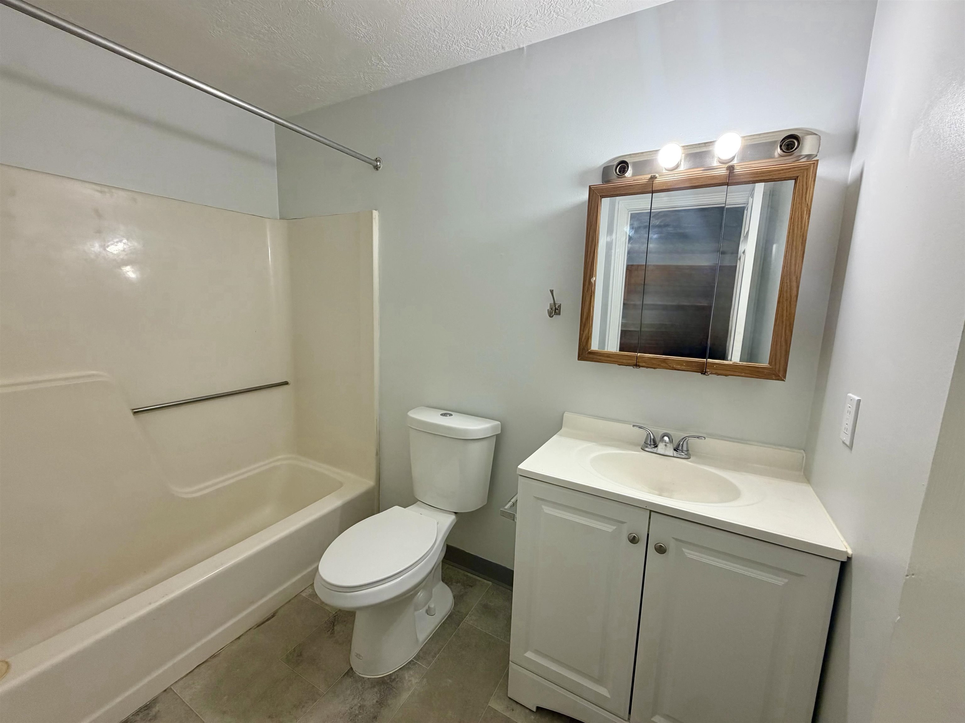 45 Log St #2F, Manchester, NH 03102