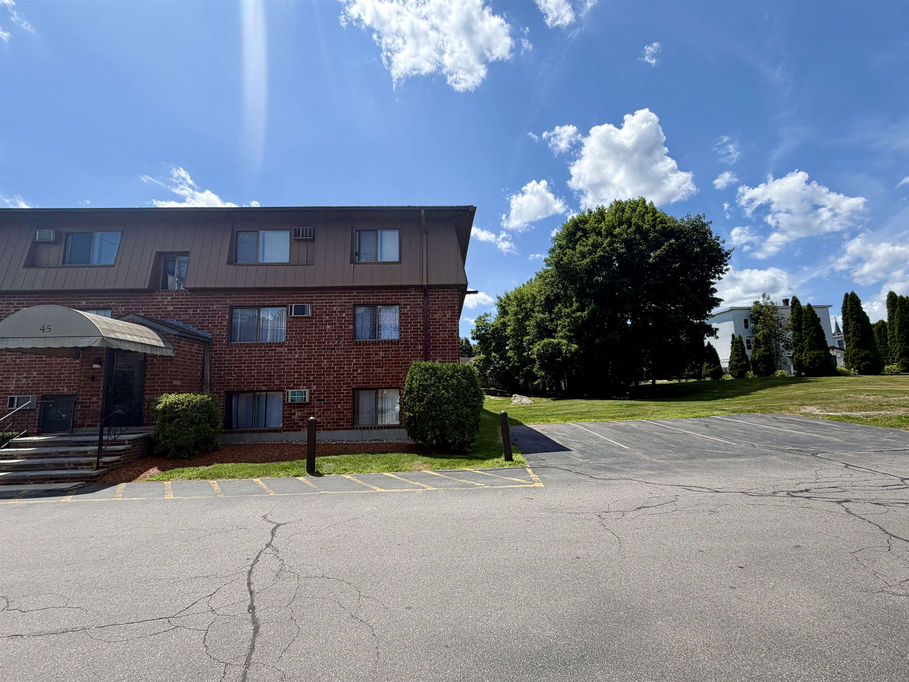 45 Log St #2F, Manchester, NH 03102