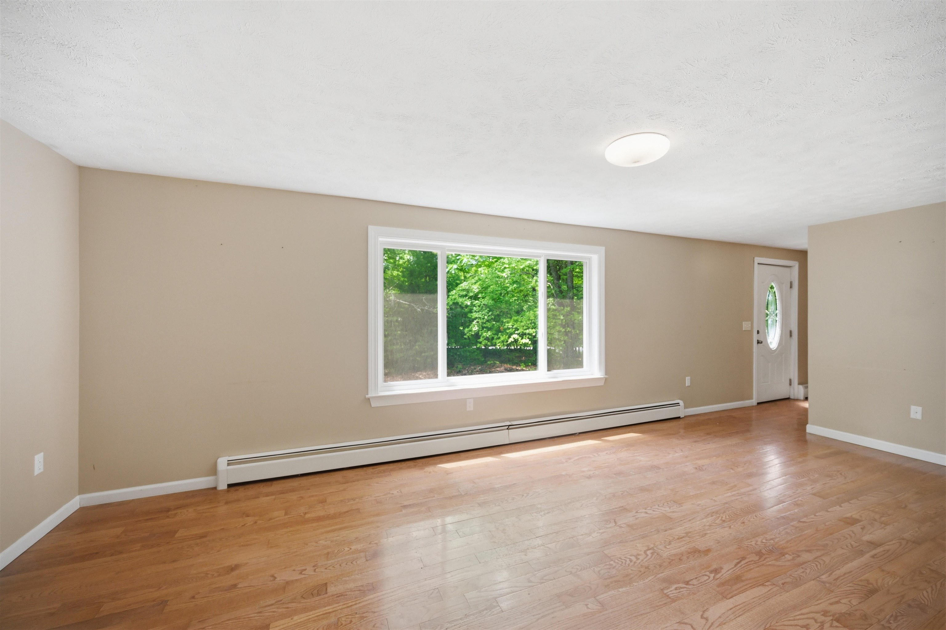 95 Whittier Dr, Fremont, NH 03044