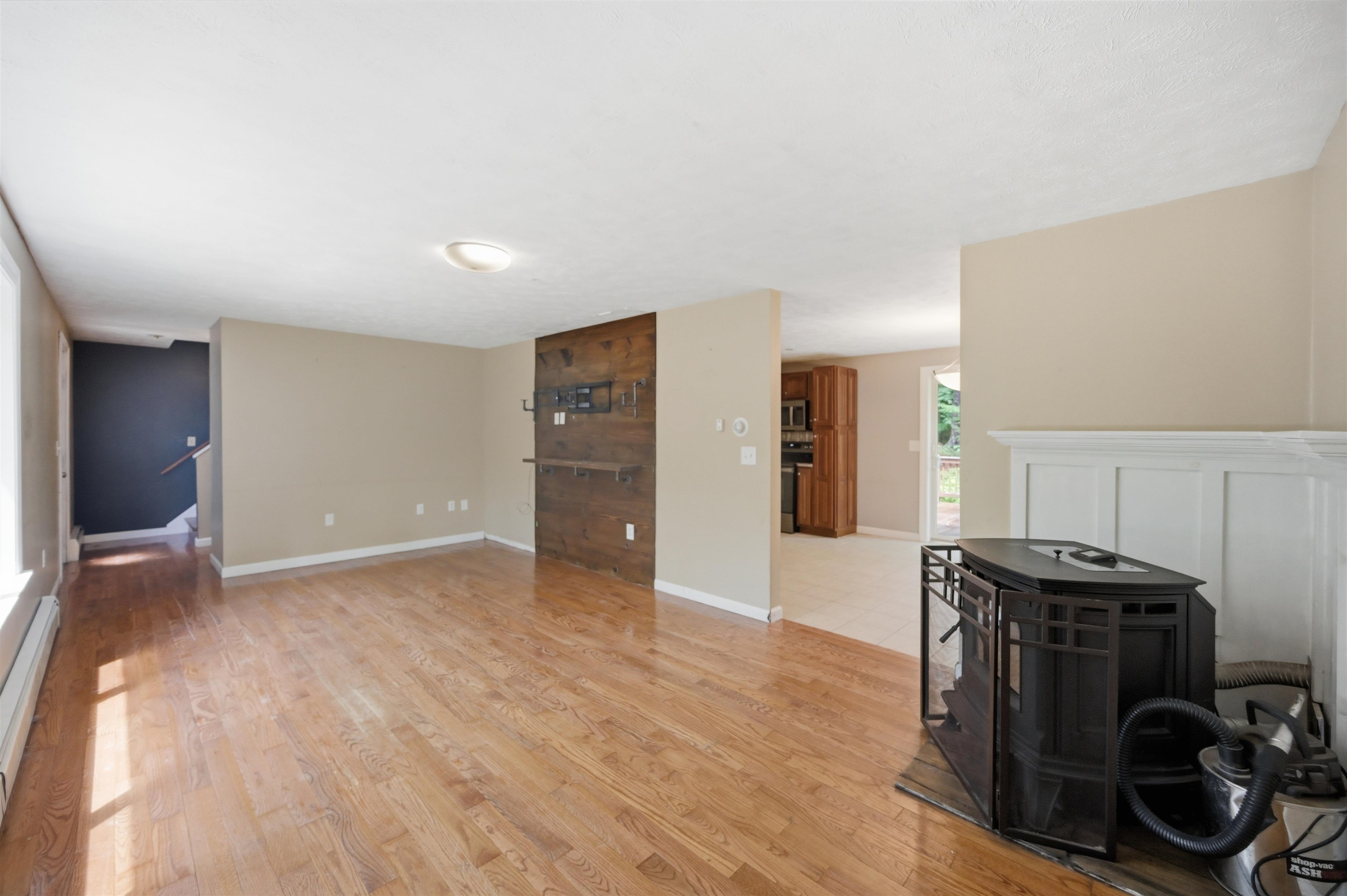 95 Whittier Dr, Fremont, NH 03044