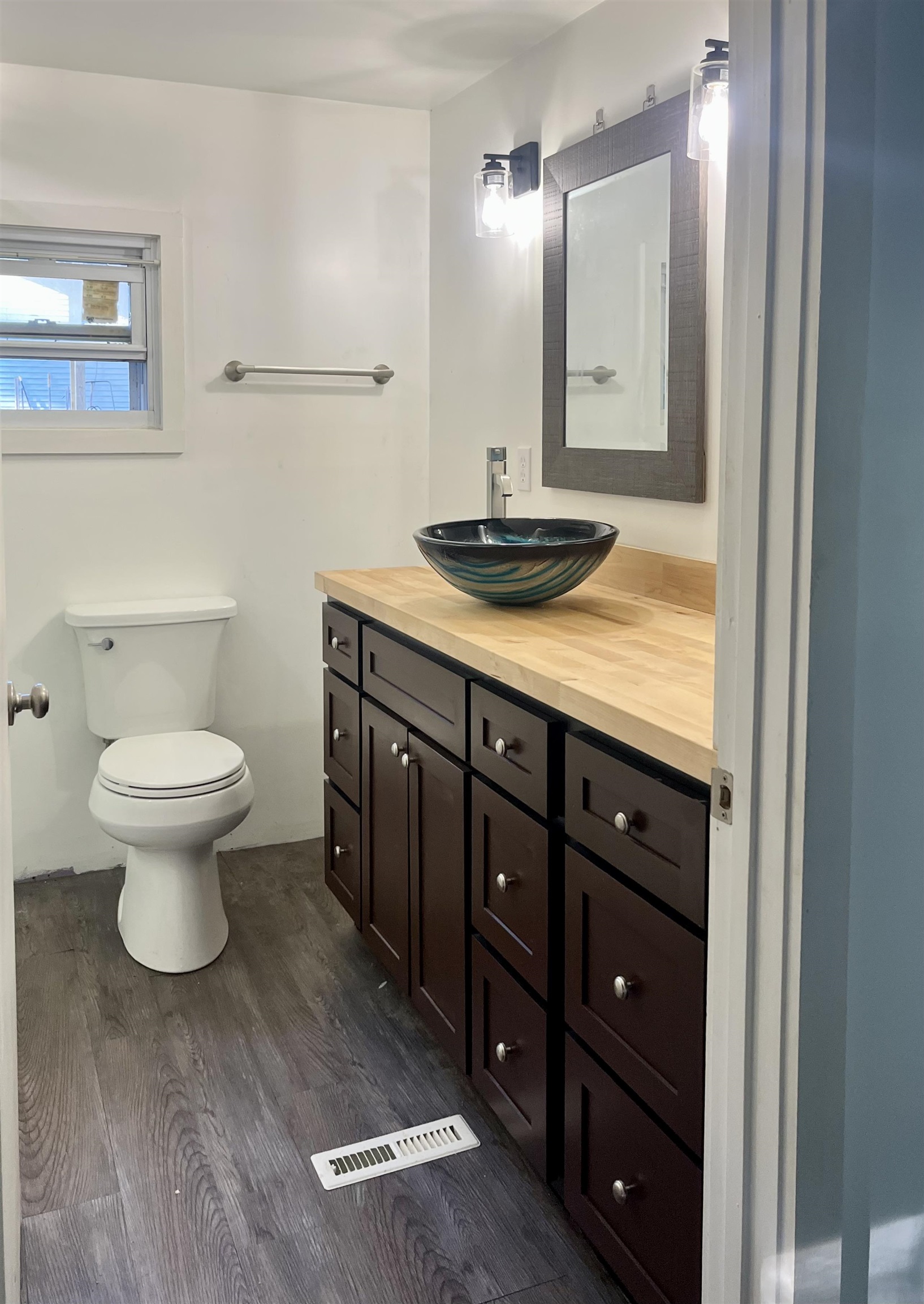 660 New Hampton Rd, Sanbornton, NH 03269