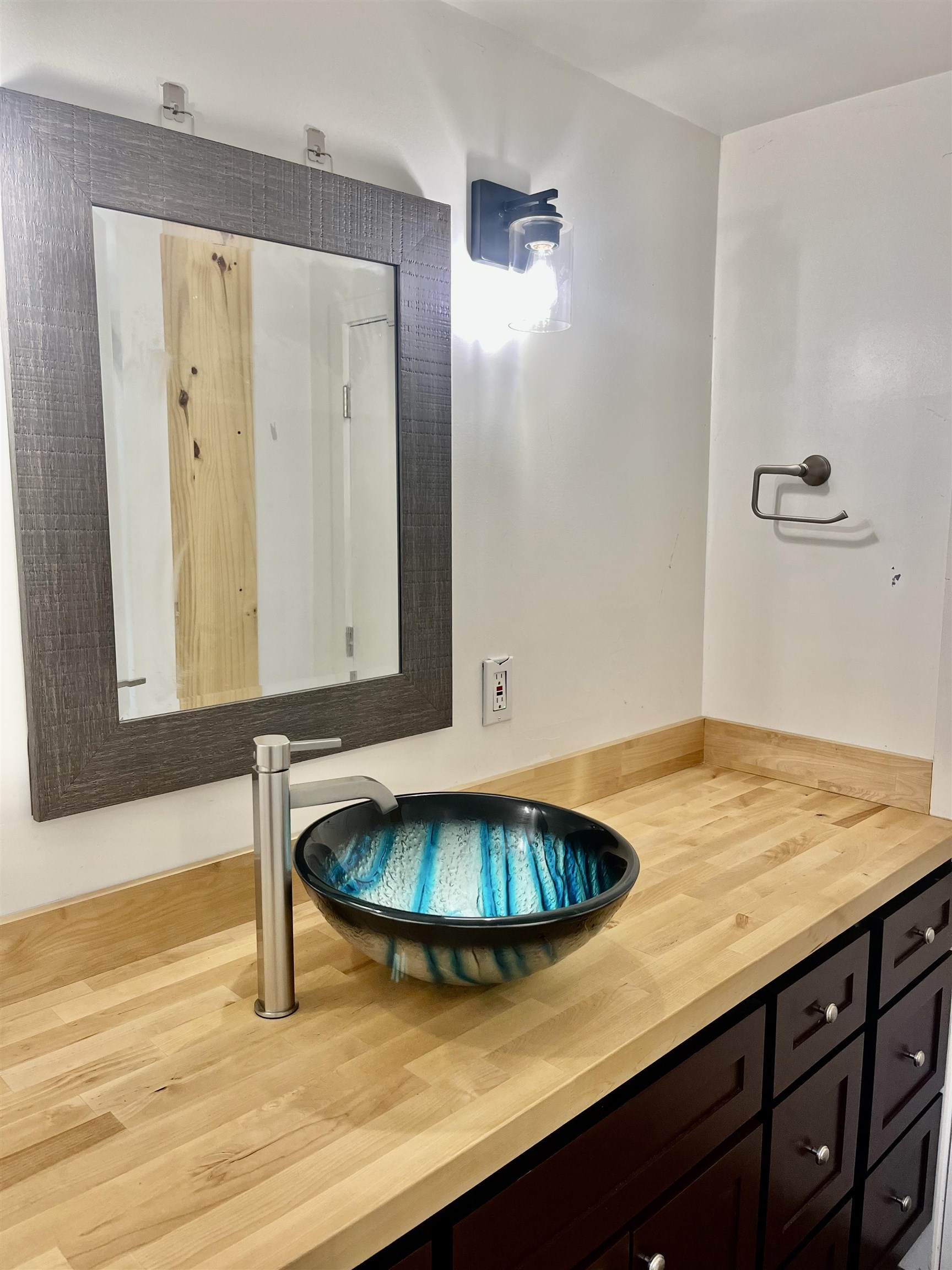 660 New Hampton Rd, Sanbornton, NH 03269