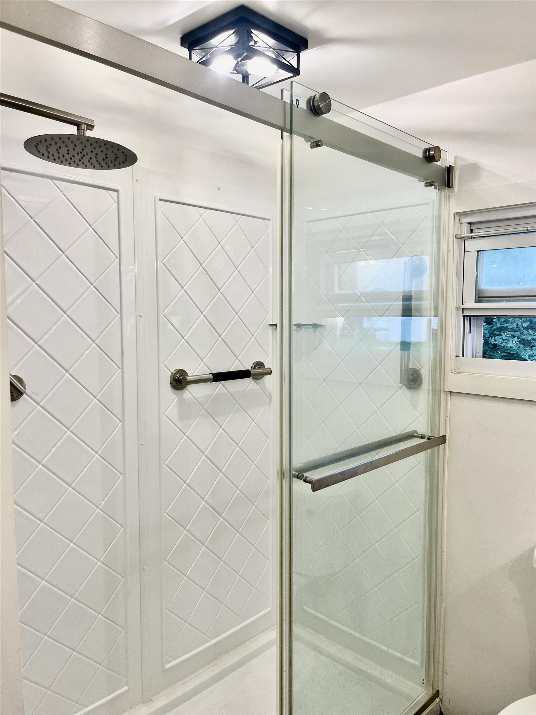 660 New Hampton Rd, Sanbornton, NH 03269
